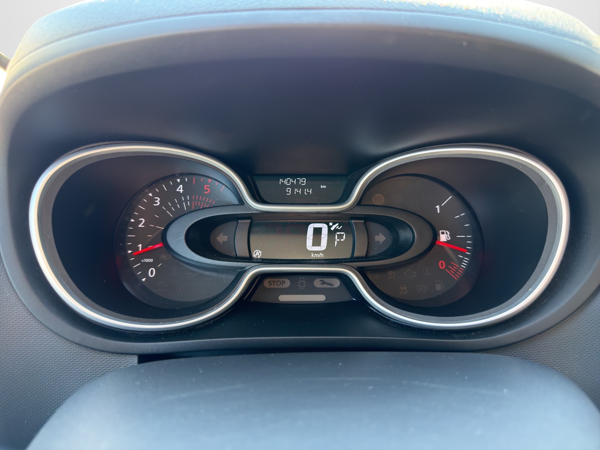 RENAULT TRAFIC-image-10