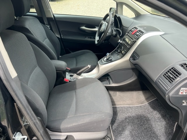 TOYOTA Auris 1.8 16V HSD Linea Sol Premium-image-14
