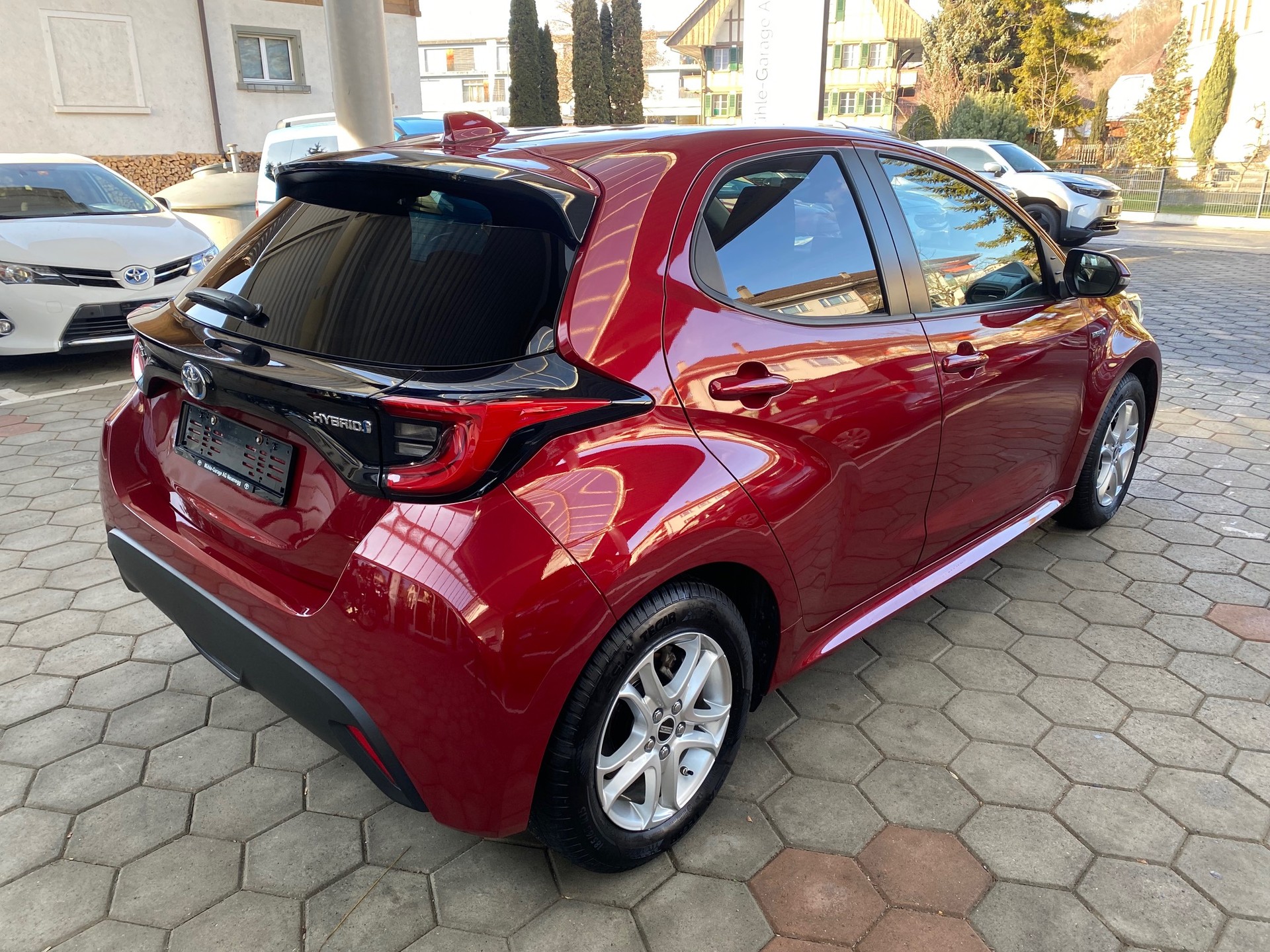 TOYOTA Yaris 1.5 Trend e-CVT-showroom-element-1