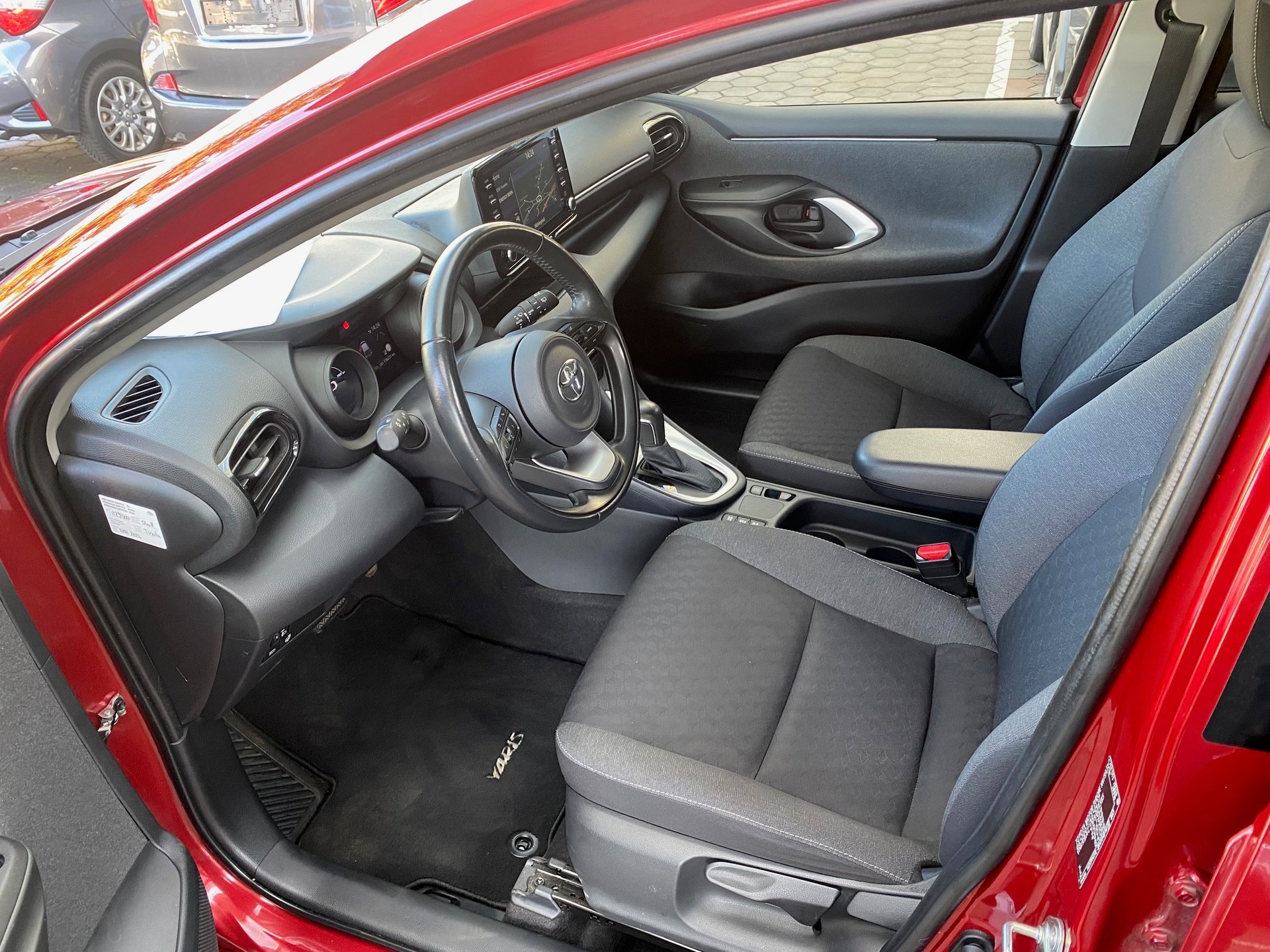 TOYOTA Yaris 1.5 Trend e-CVT-showroom-element-2
