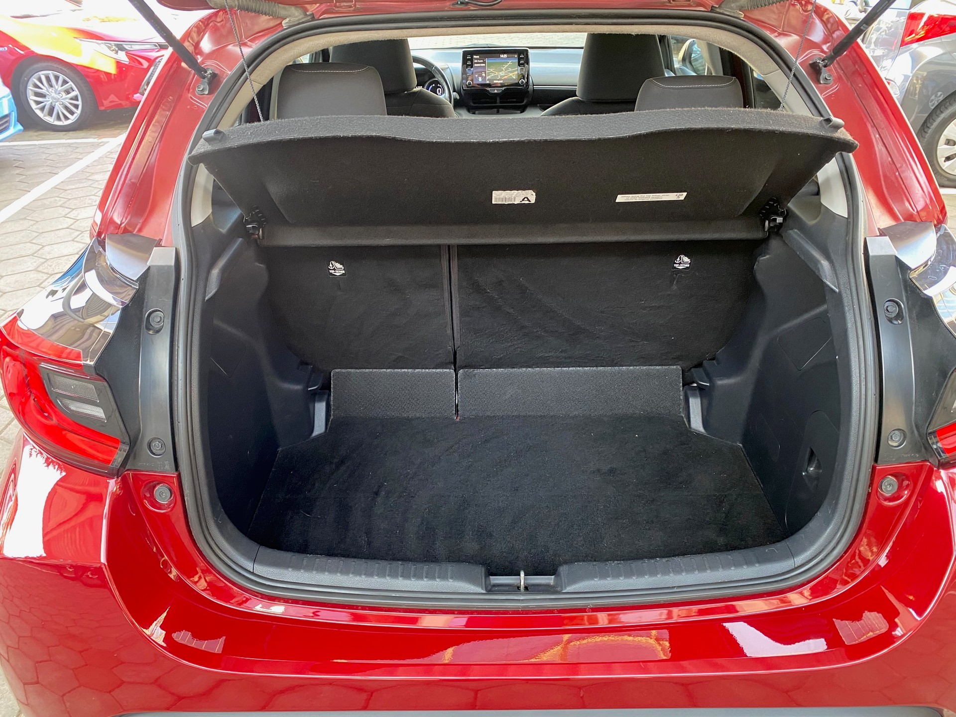 TOYOTA Yaris 1.5 Trend e-CVT-image-6