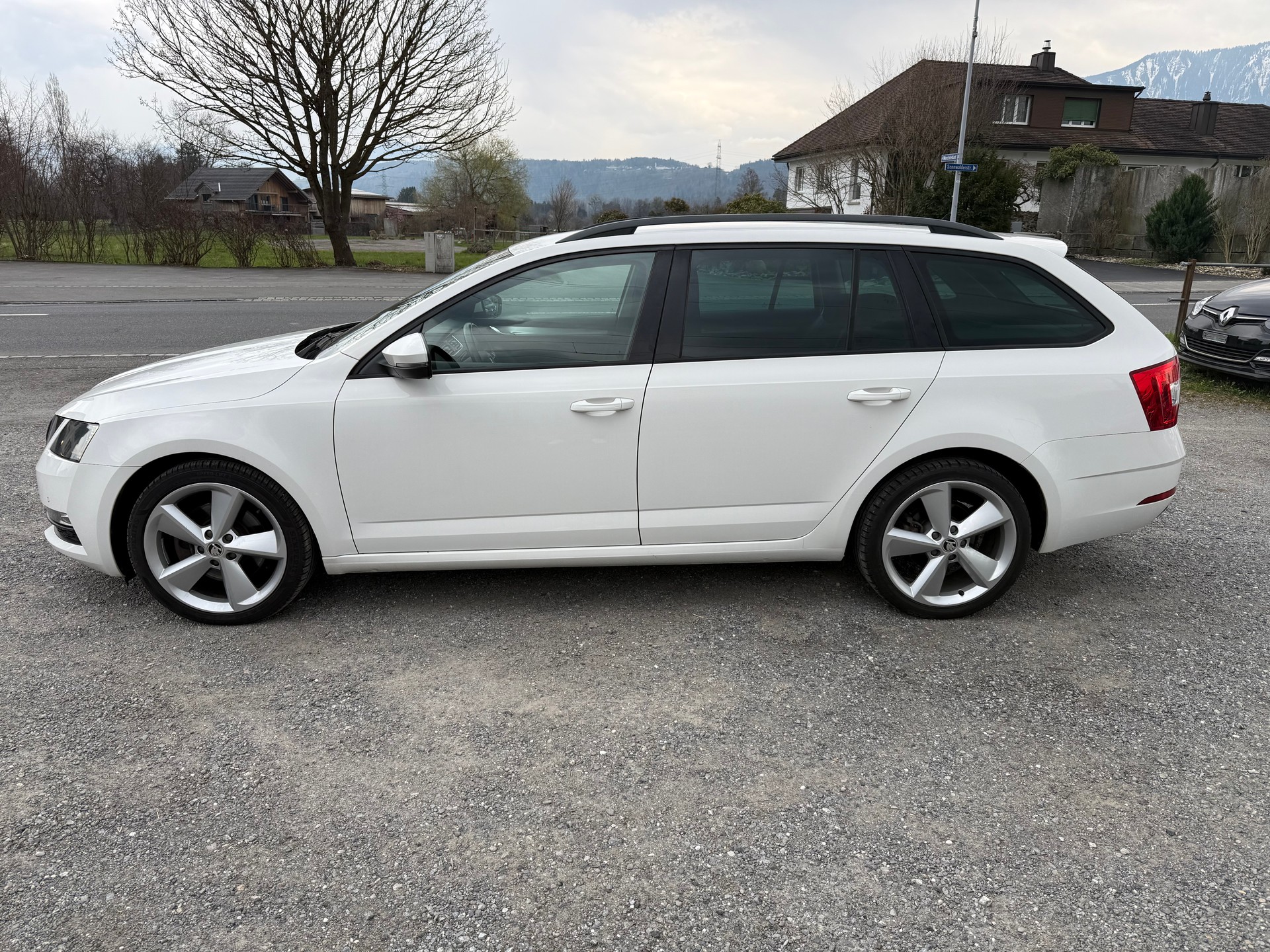 SKODA Octavia Combi 2.0 TDI Ambition 4x4-image-1