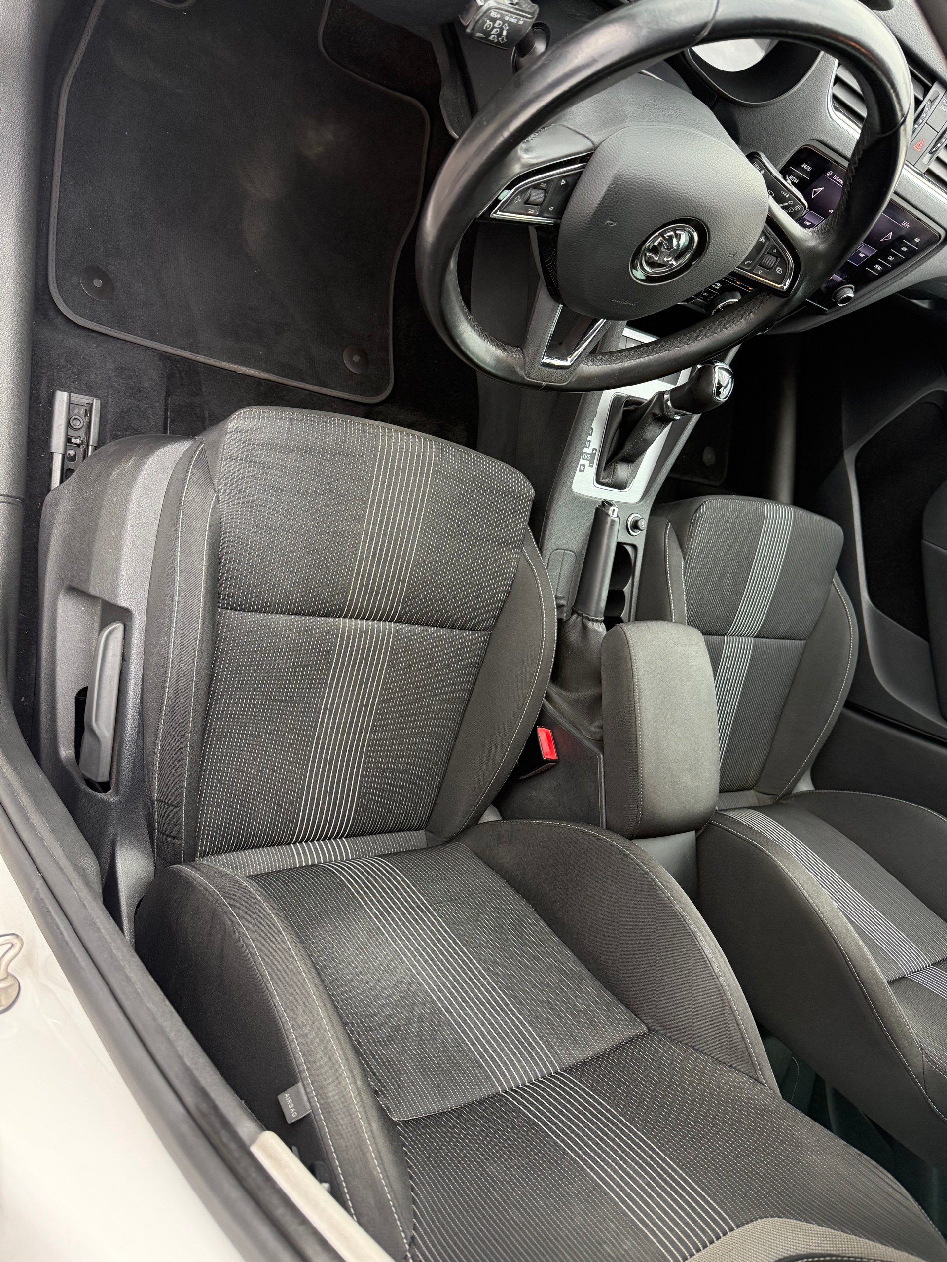 SKODA Octavia Combi 2.0 TDI Ambition 4x4-image-10