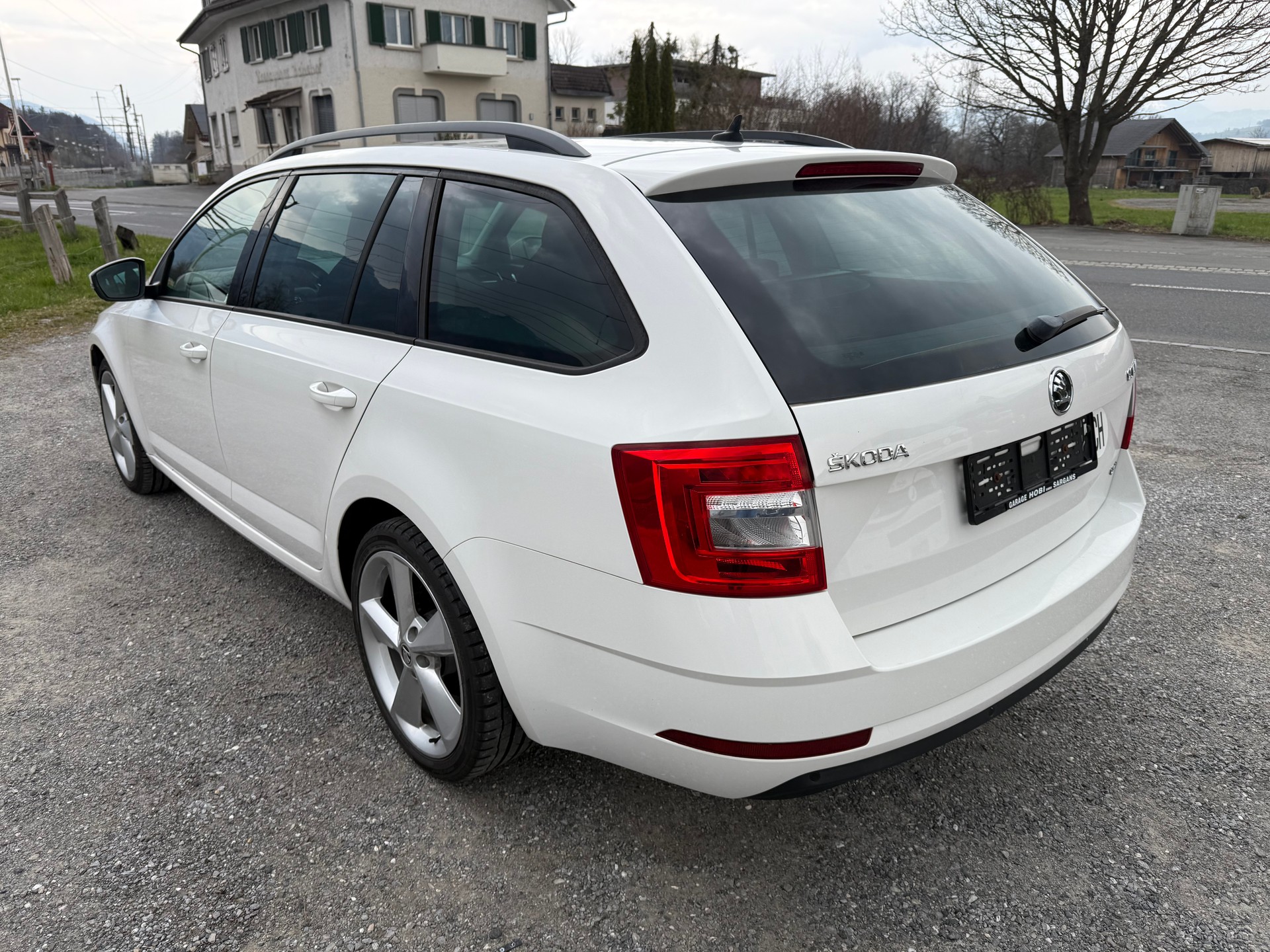 SKODA Octavia Combi 2.0 TDI Ambition 4x4-image-2