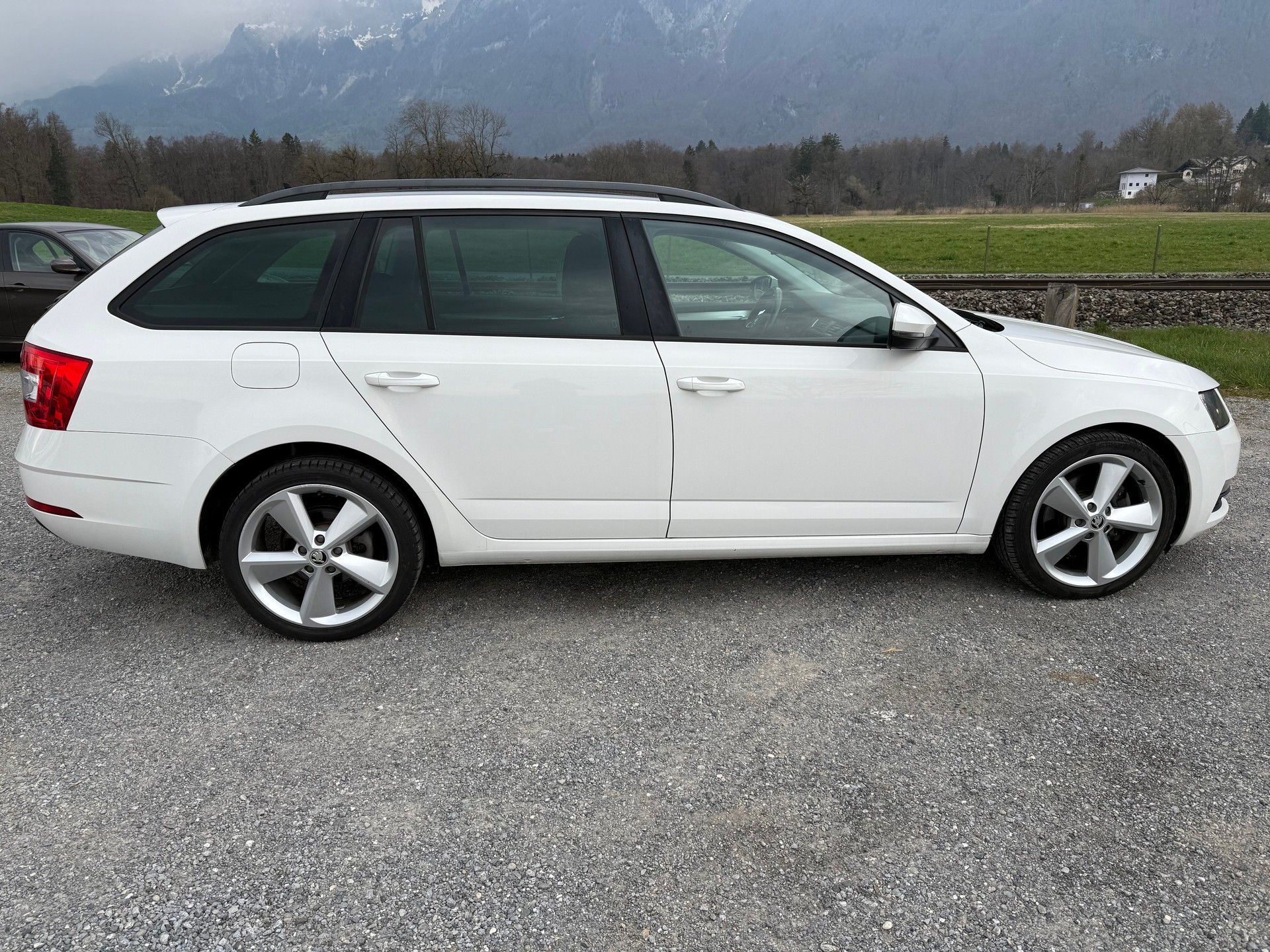 SKODA Octavia Combi 2.0 TDI Ambition 4x4-image-5