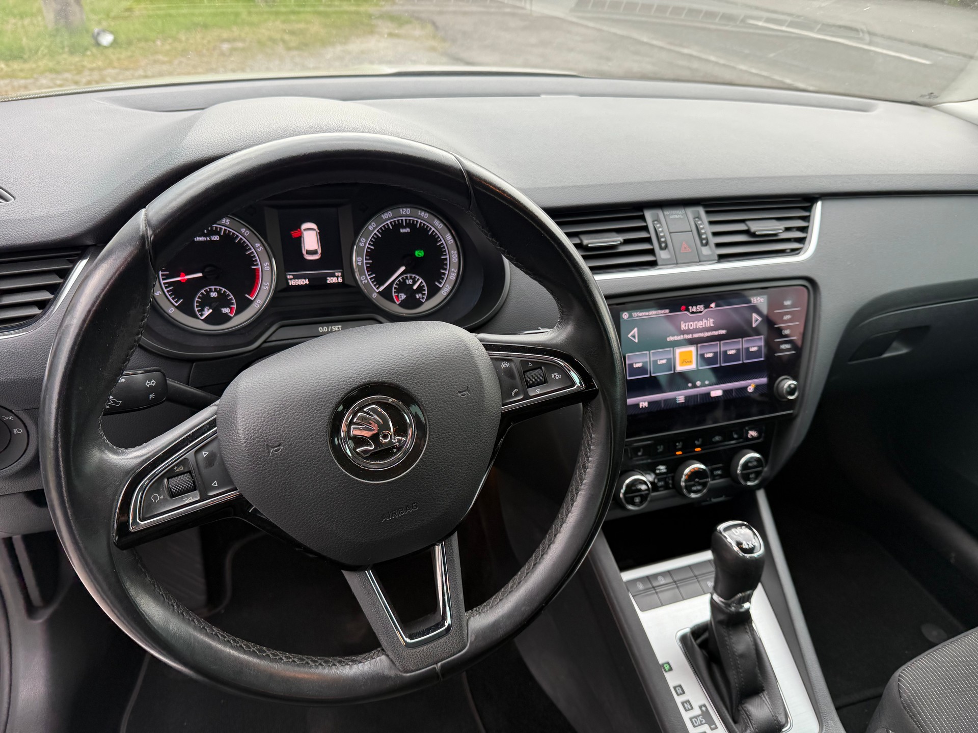 SKODA Octavia Combi 2.0 TDI Ambition 4x4-image-8