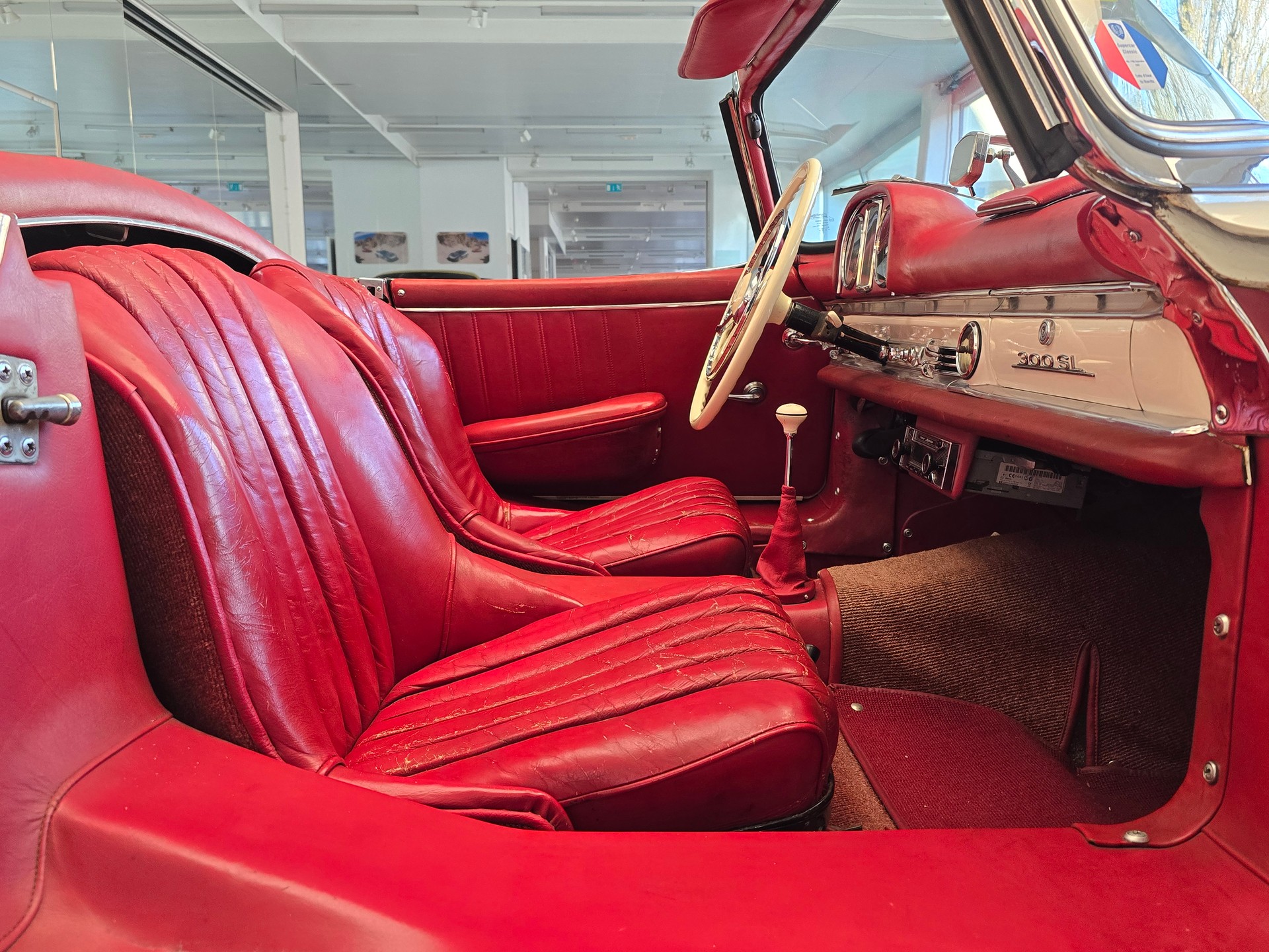 MERCEDES-BENZ SL-image-13