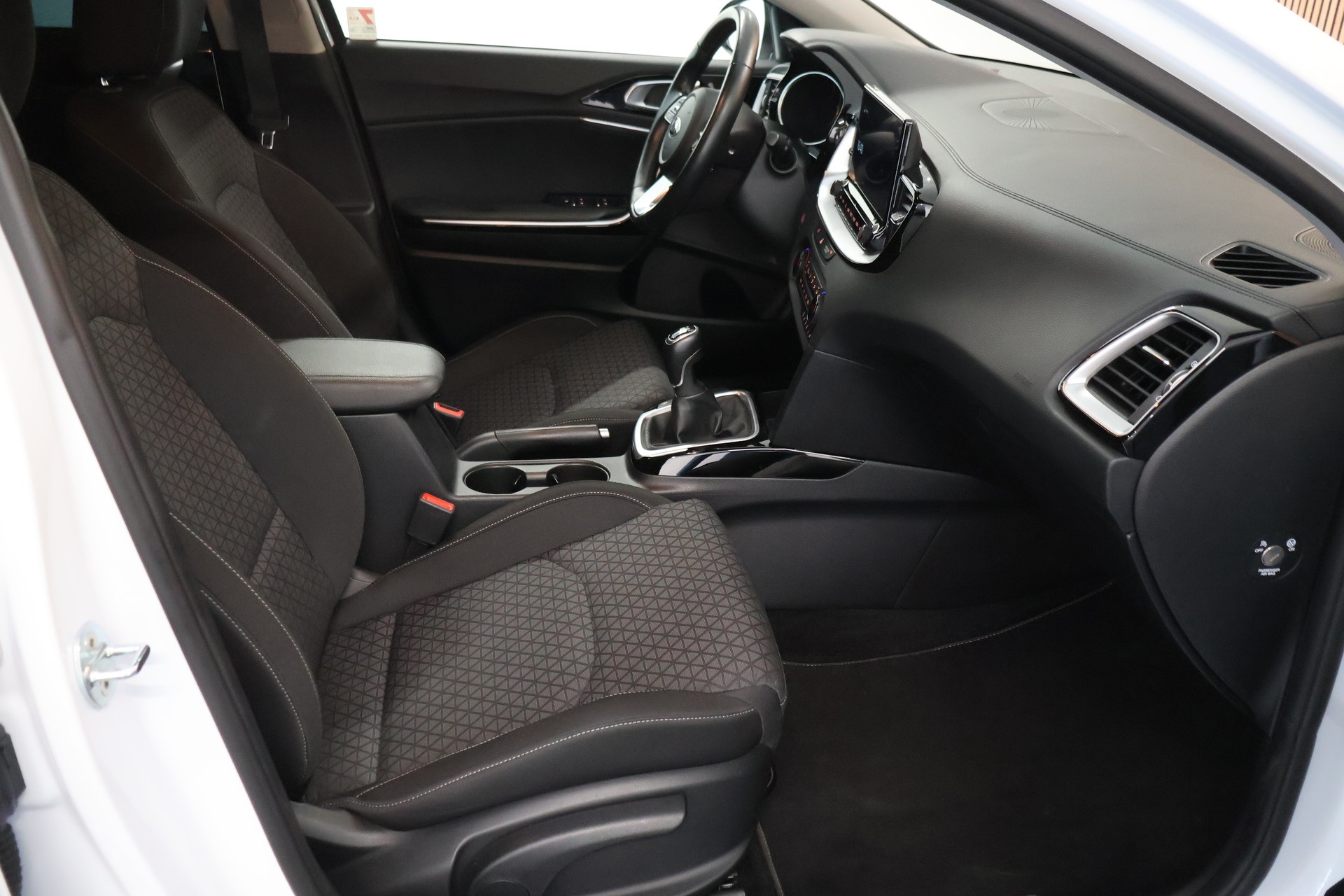 KIA Ceed 1.5 T-GDi Power-image-13