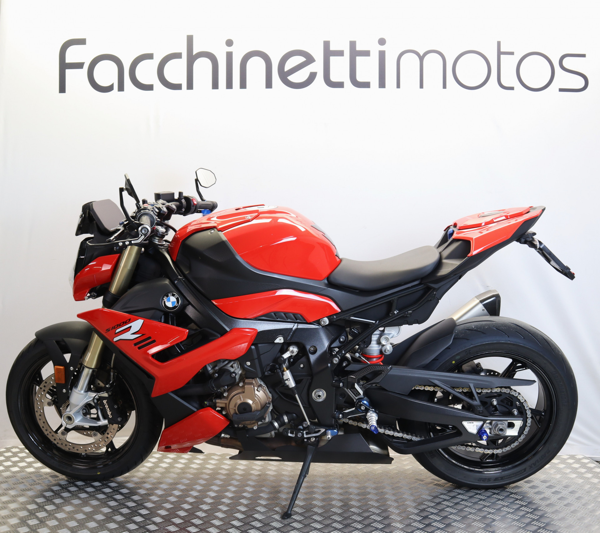 BMW S 1000 R-showroom-element-3