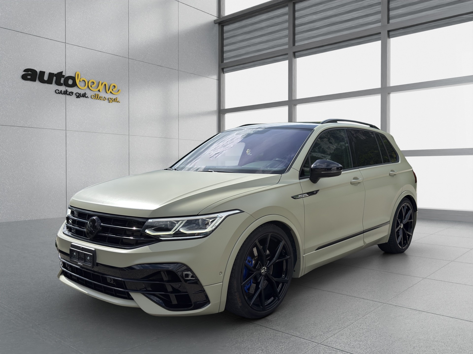 VW Tiguan 2.0TSI R 4Motion DSG-image-5