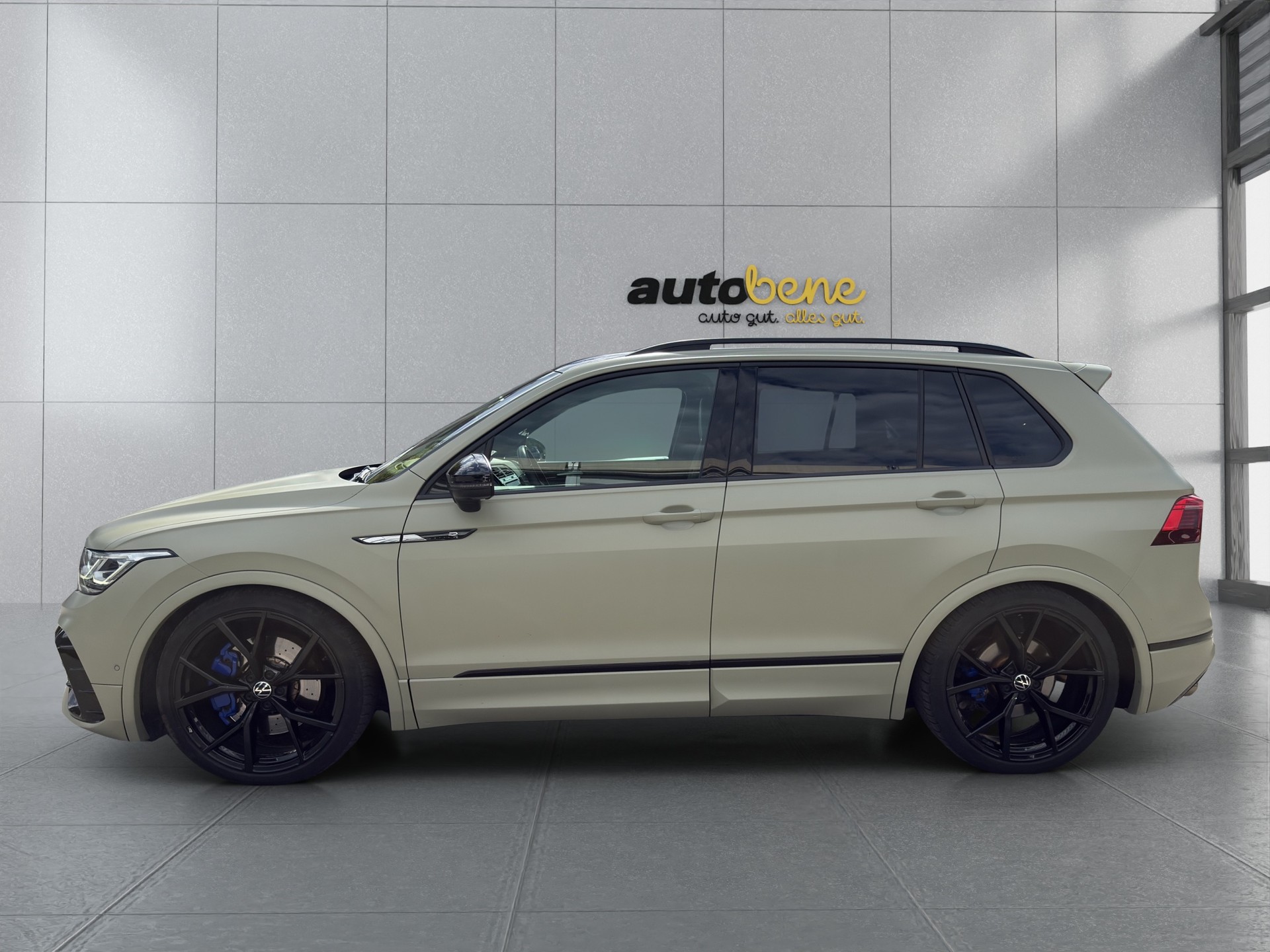 VW Tiguan 2.0TSI R 4Motion DSG-image-2