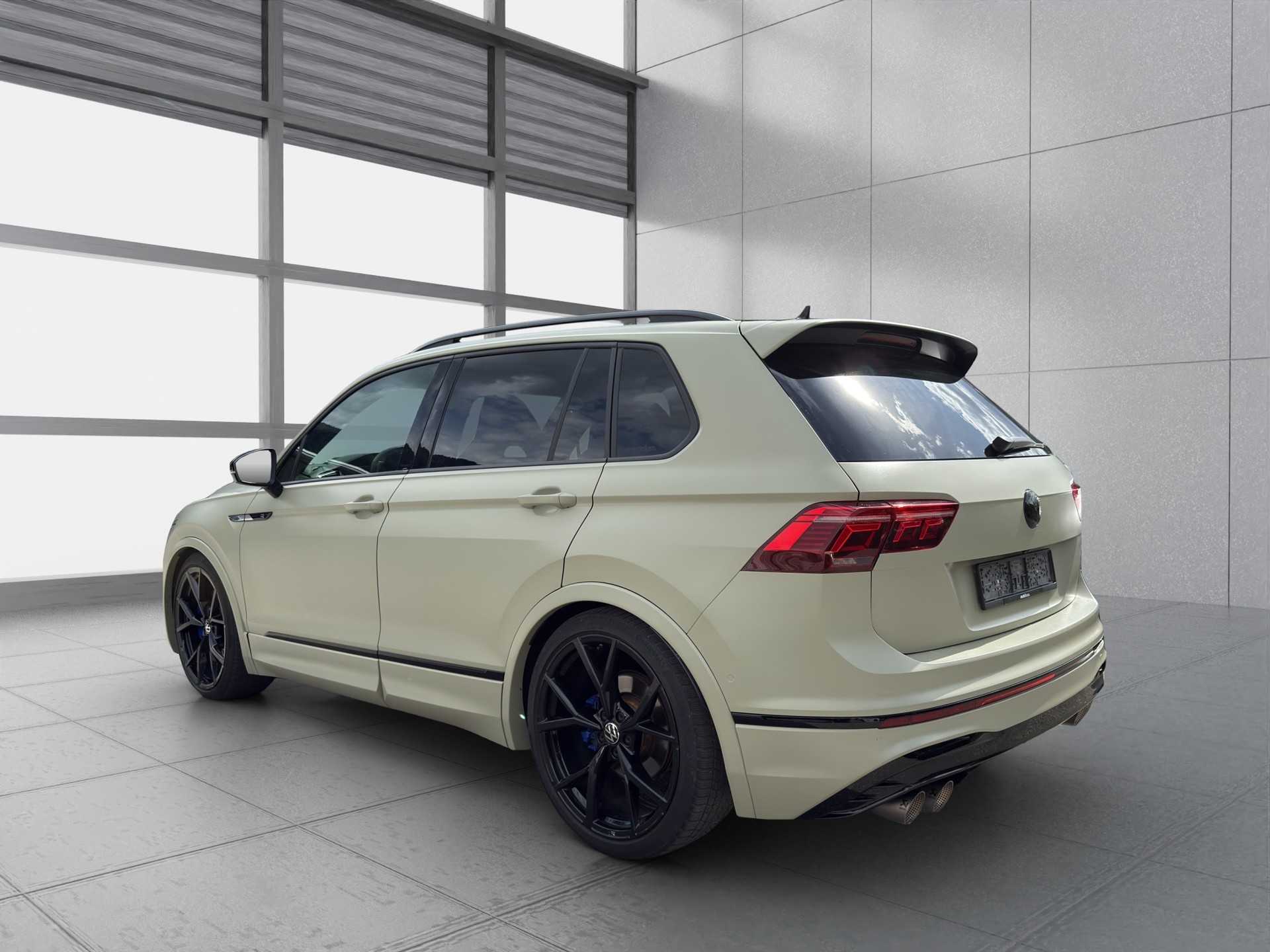 VW Tiguan 2.0TSI R 4Motion DSG-image-3