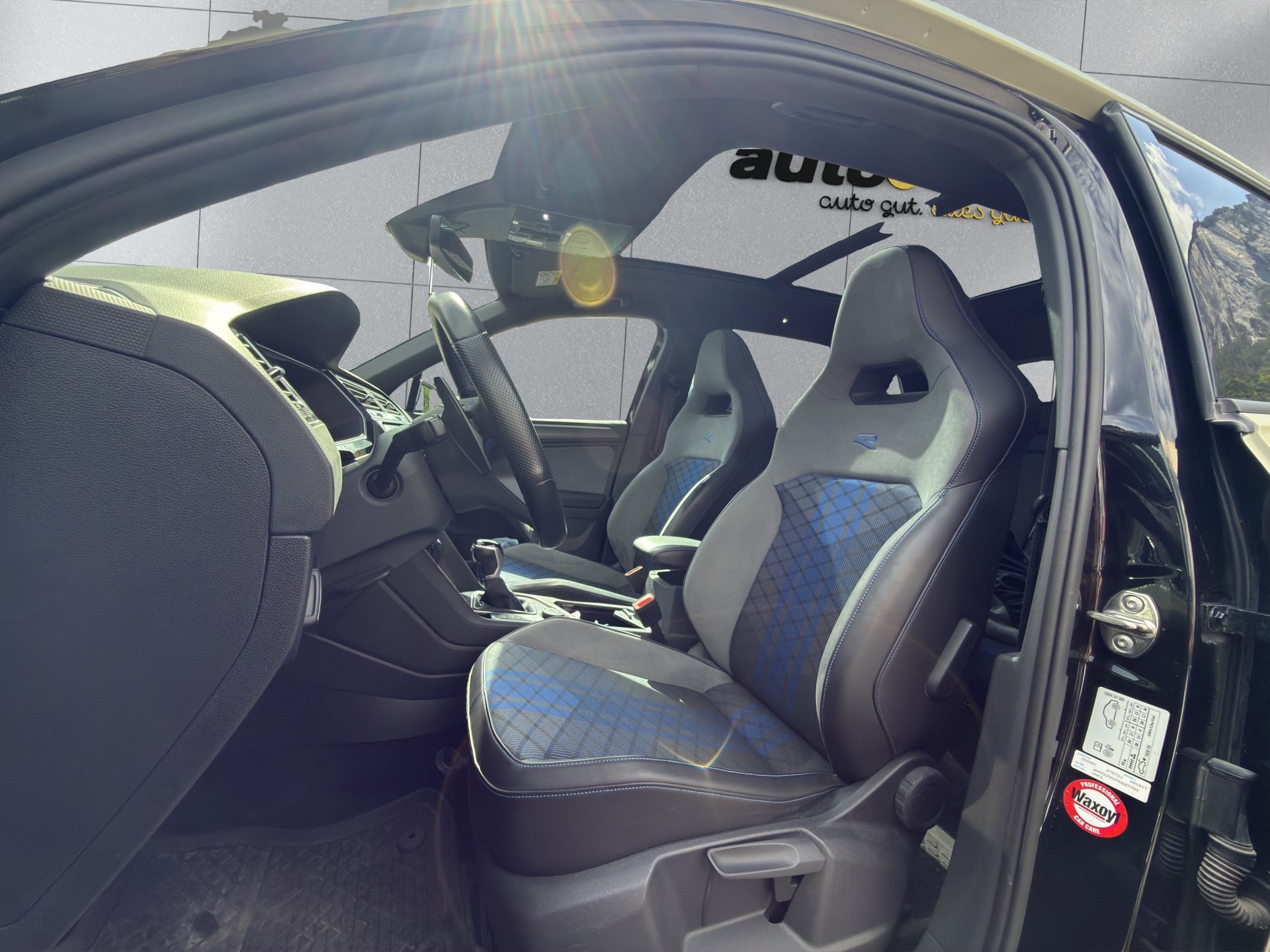 VW Tiguan 2.0TSI R 4Motion DSG-image-9