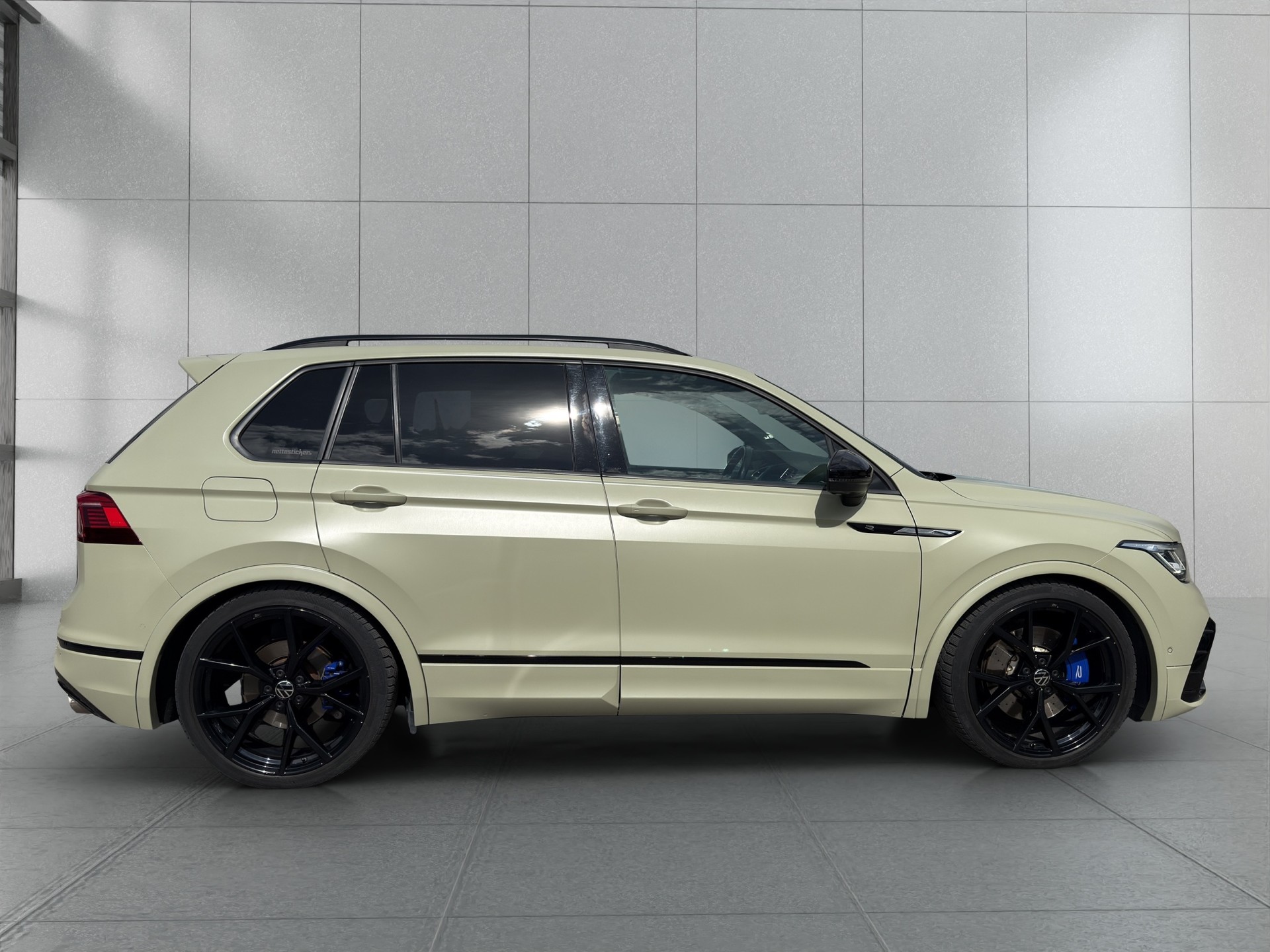 VW Tiguan 2.0TSI R 4Motion DSG-image-1