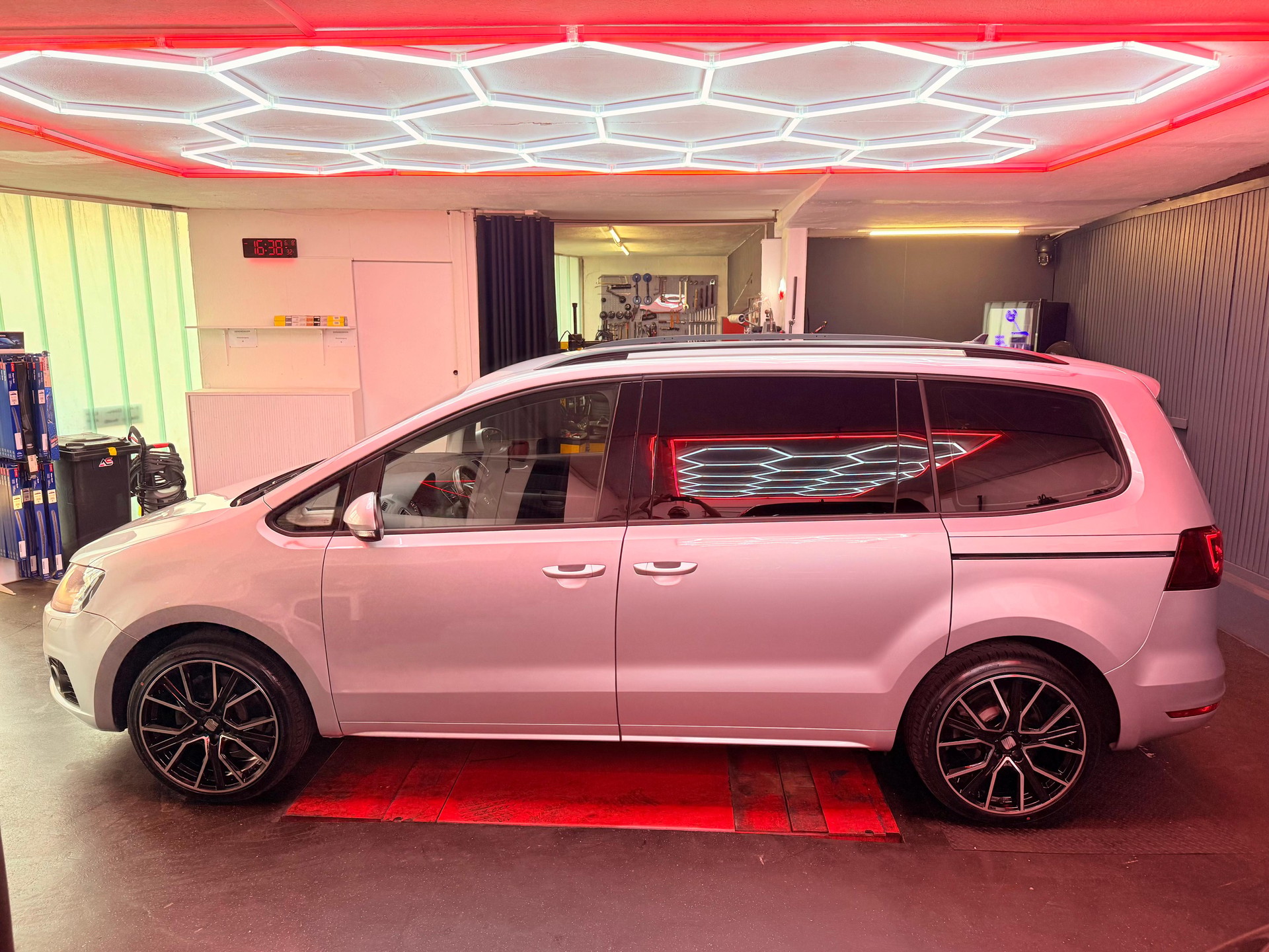 SEAT Alhambra 2.0 TDI 4Drive 177 PS-image-1