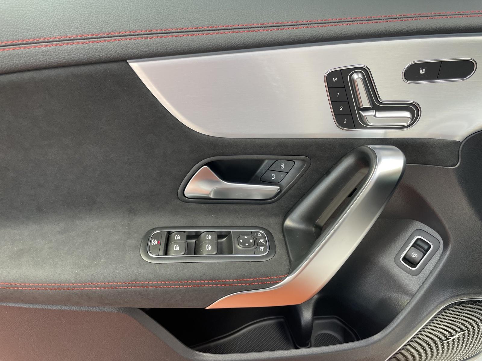 MERCEDES-BENZ CLA 200 AMG Line-image-6
