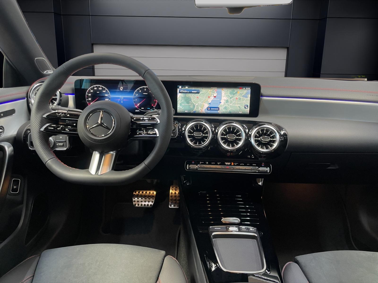 MERCEDES-BENZ CLA 200 AMG Line-image-4