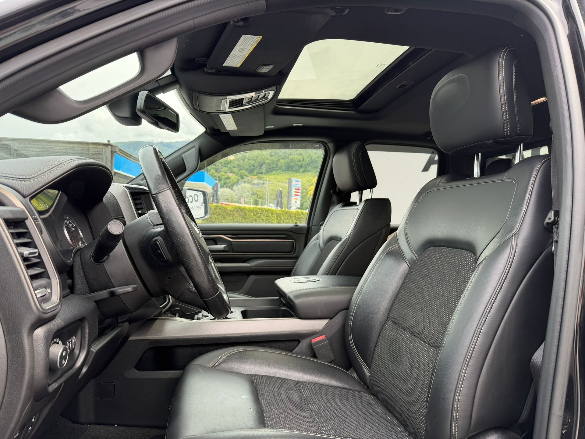 DODGE Ram 1500 Sport-image-4