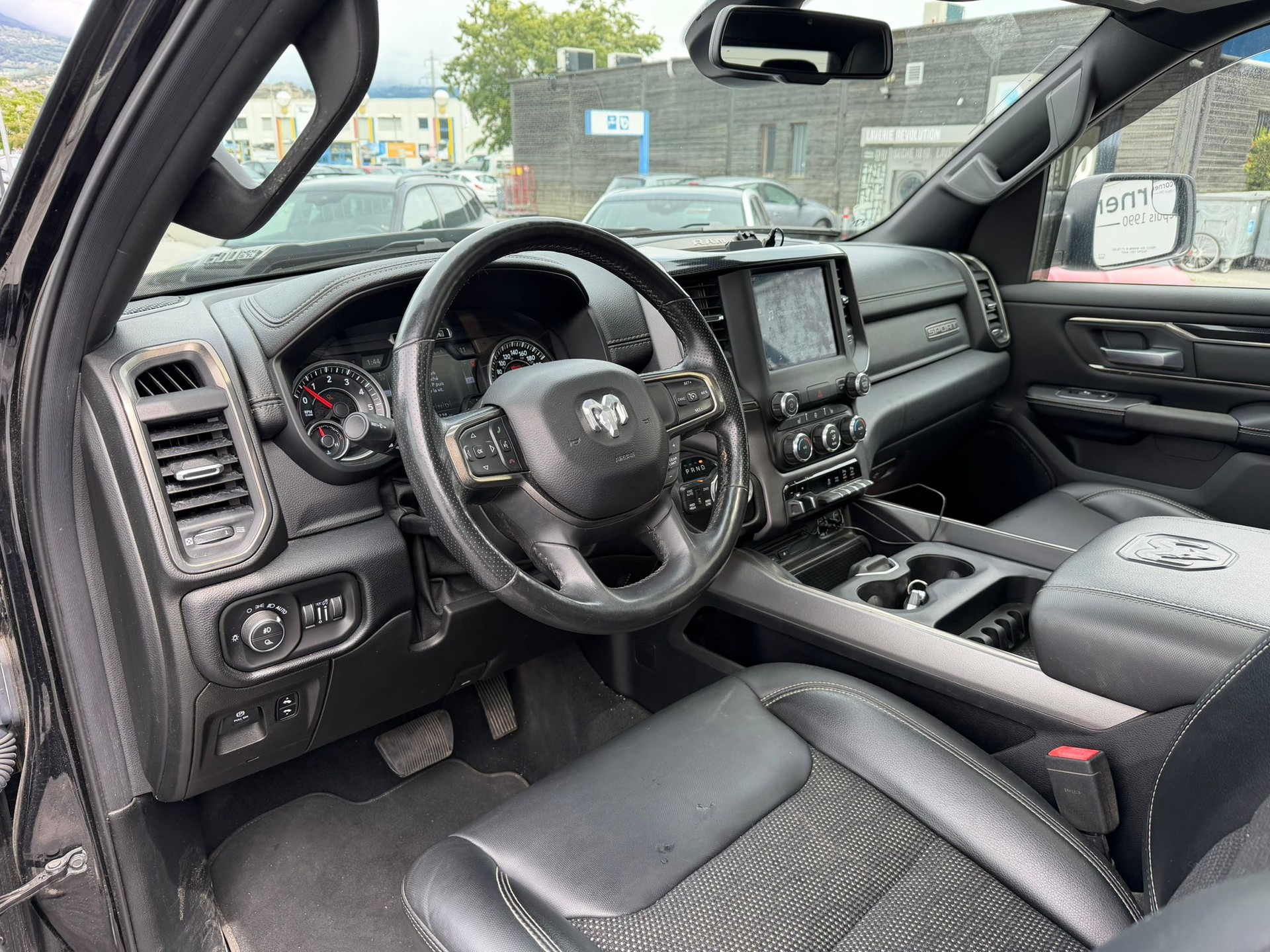 DODGE Ram 1500 Sport-image-3