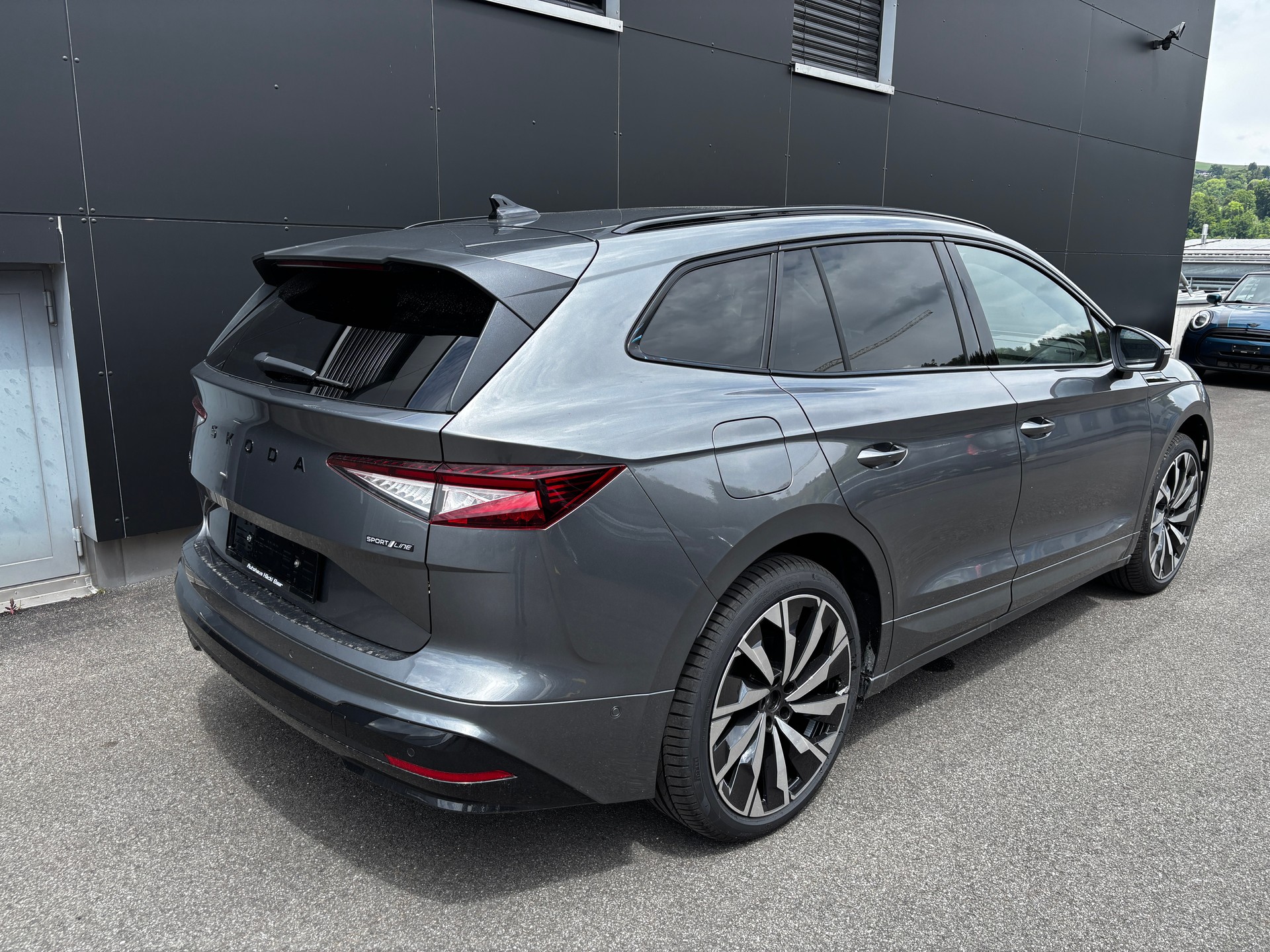 SKODA Enyaq 85x Sportline 4x4 MAAX-image-4