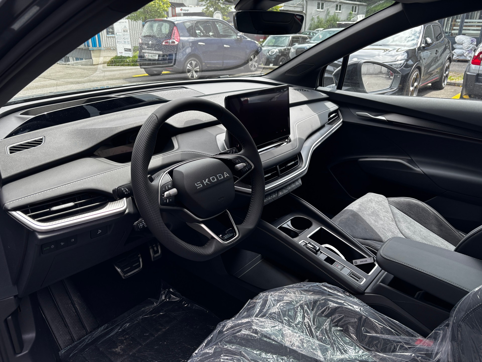 SKODA Enyaq 85x Sportline 4x4 MAAX-image-8
