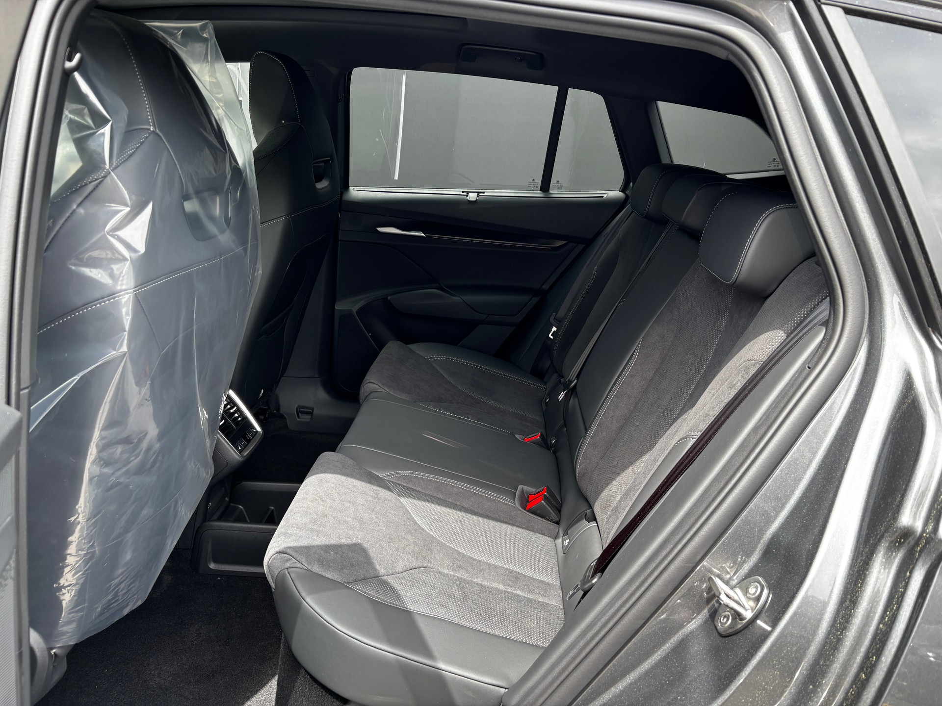 SKODA Enyaq 85x Sportline 4x4 MAAX-image-9