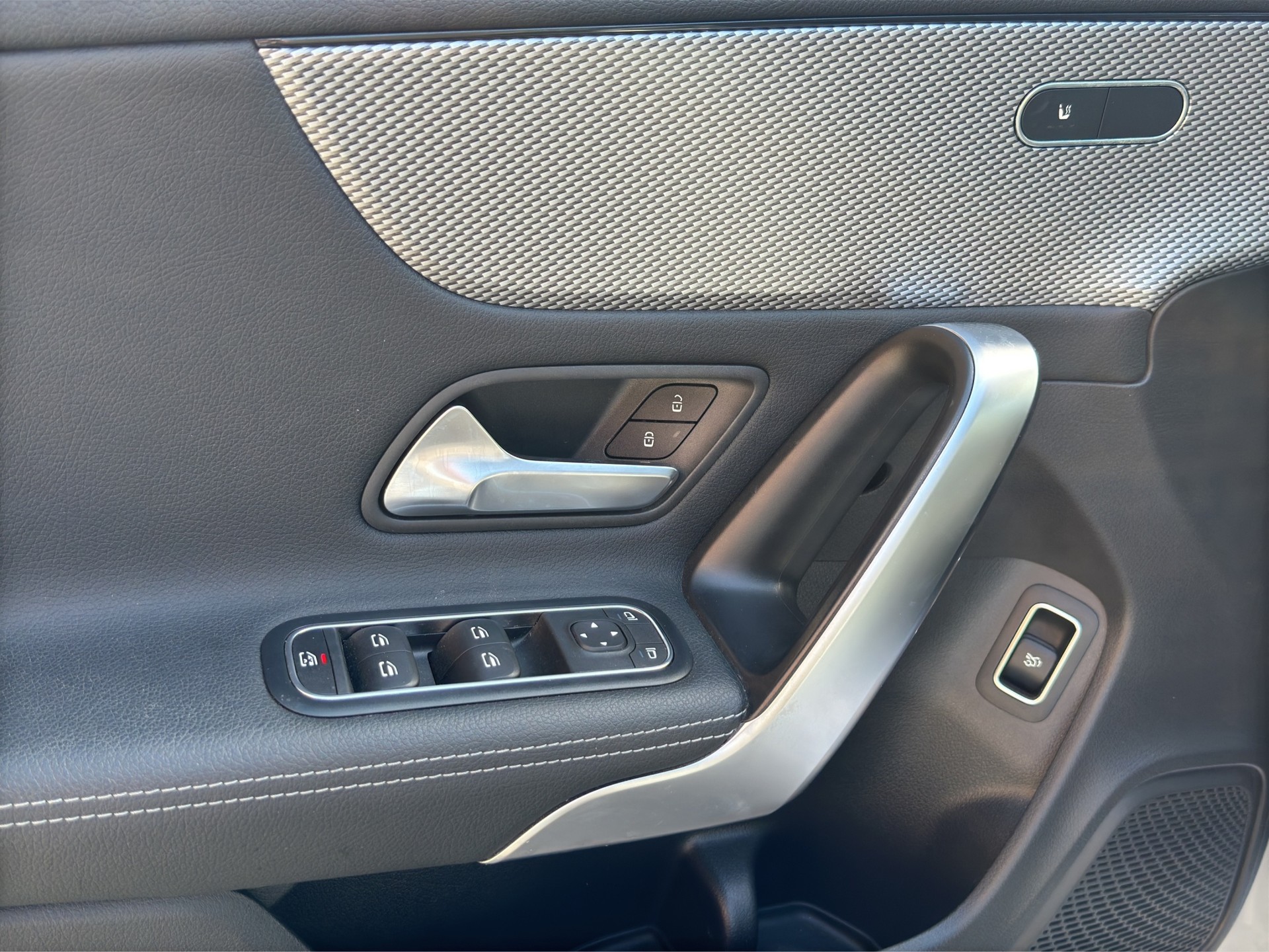 MERCEDES-BENZ CLA 200 4Matic Progressive 8G-DCT-image-8