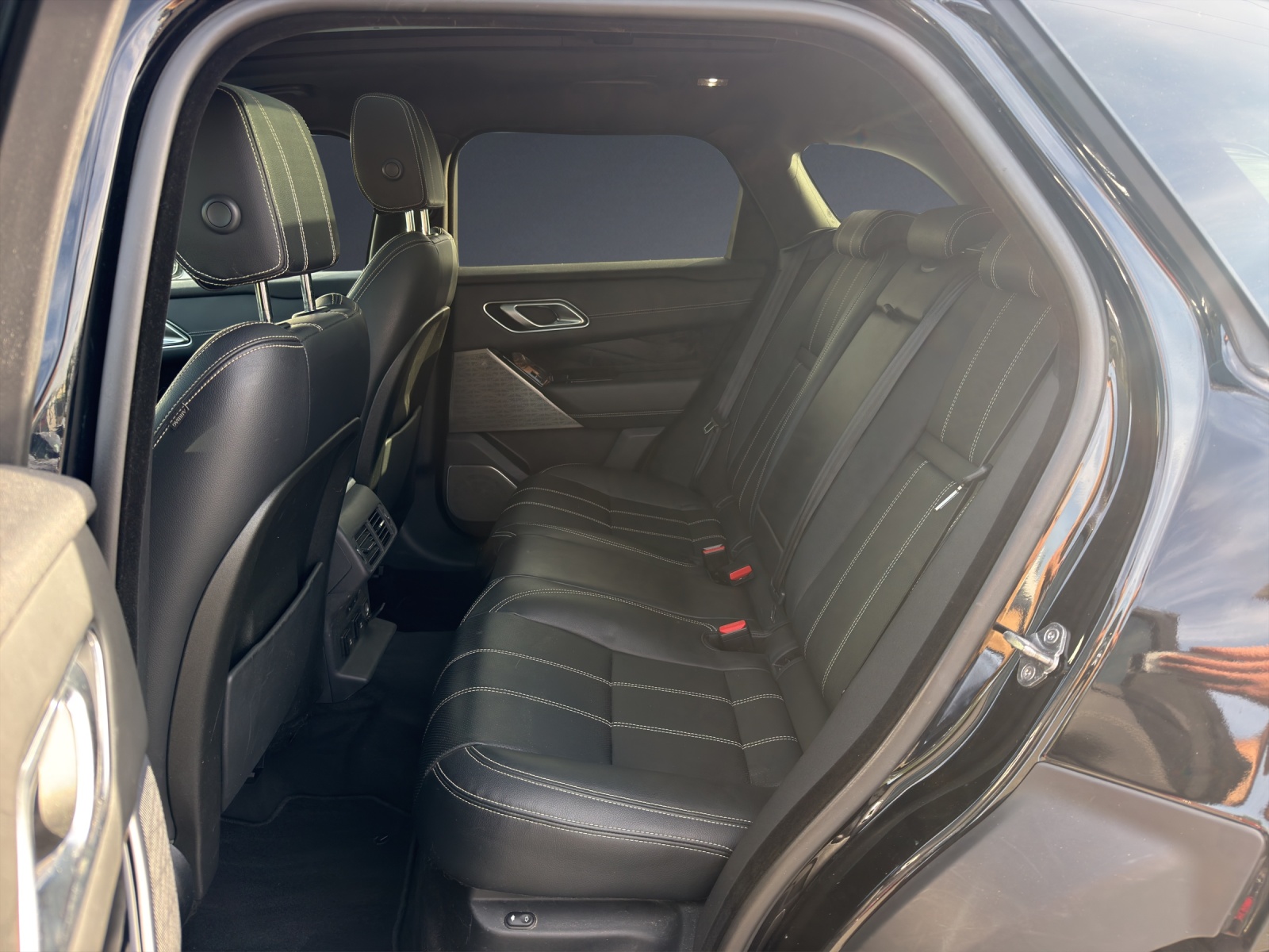 LAND ROVER Range Rover Velar R-Dynamic P 300 Automatic-image-10