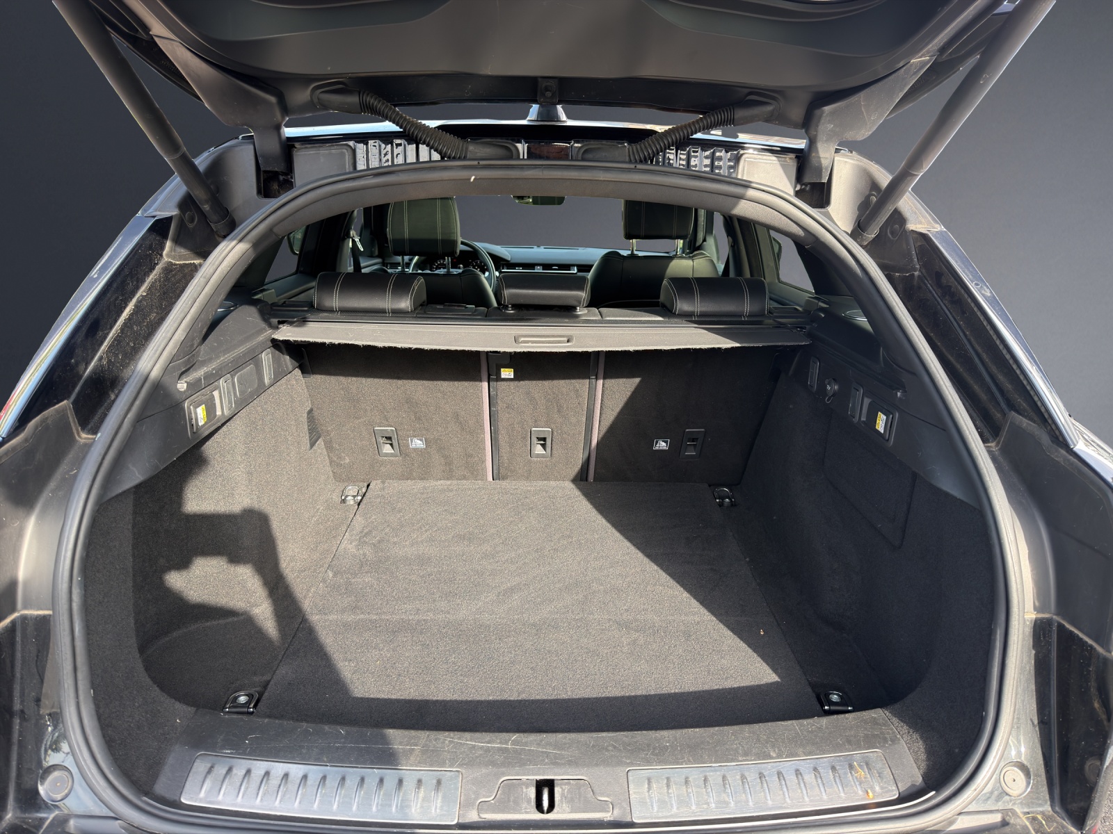 LAND ROVER Range Rover Velar R-Dynamic P 300 Automatic-image-11