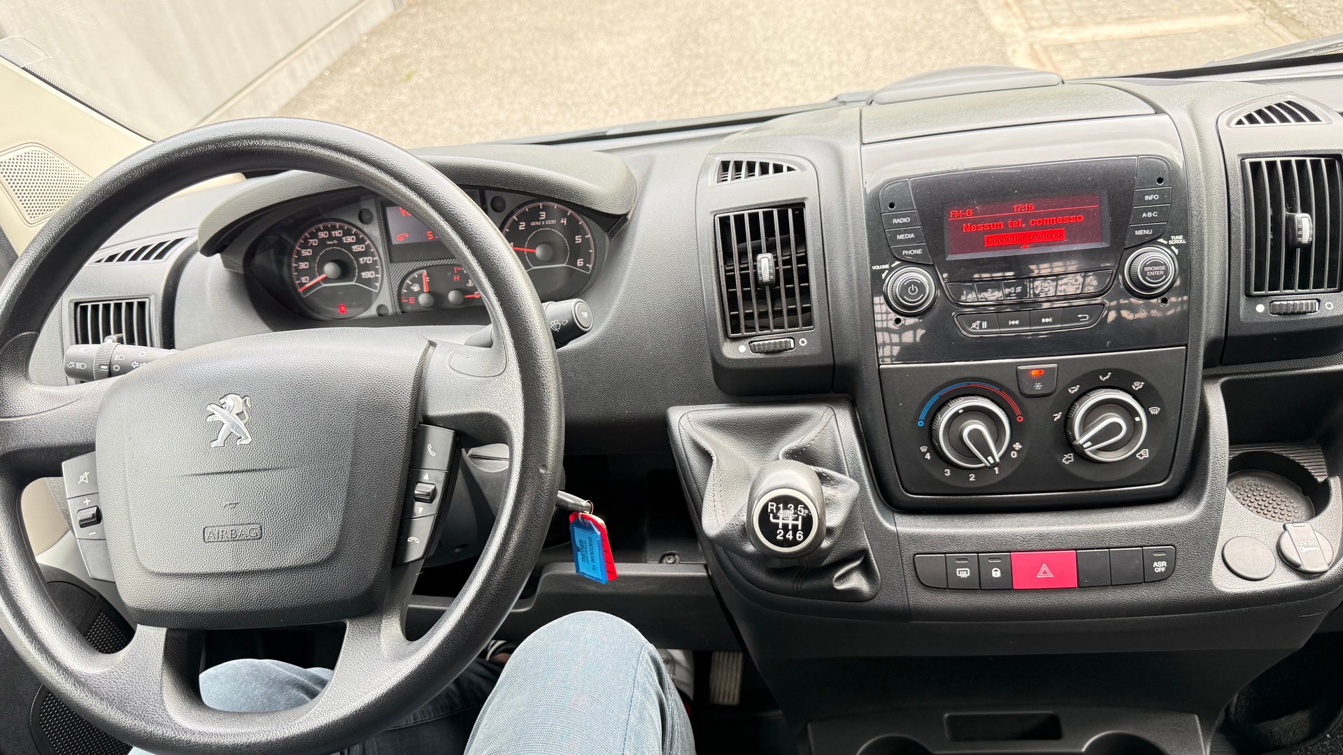PEUGEOT Boxer 2.2 HDI 335 Pro L2-image-9
