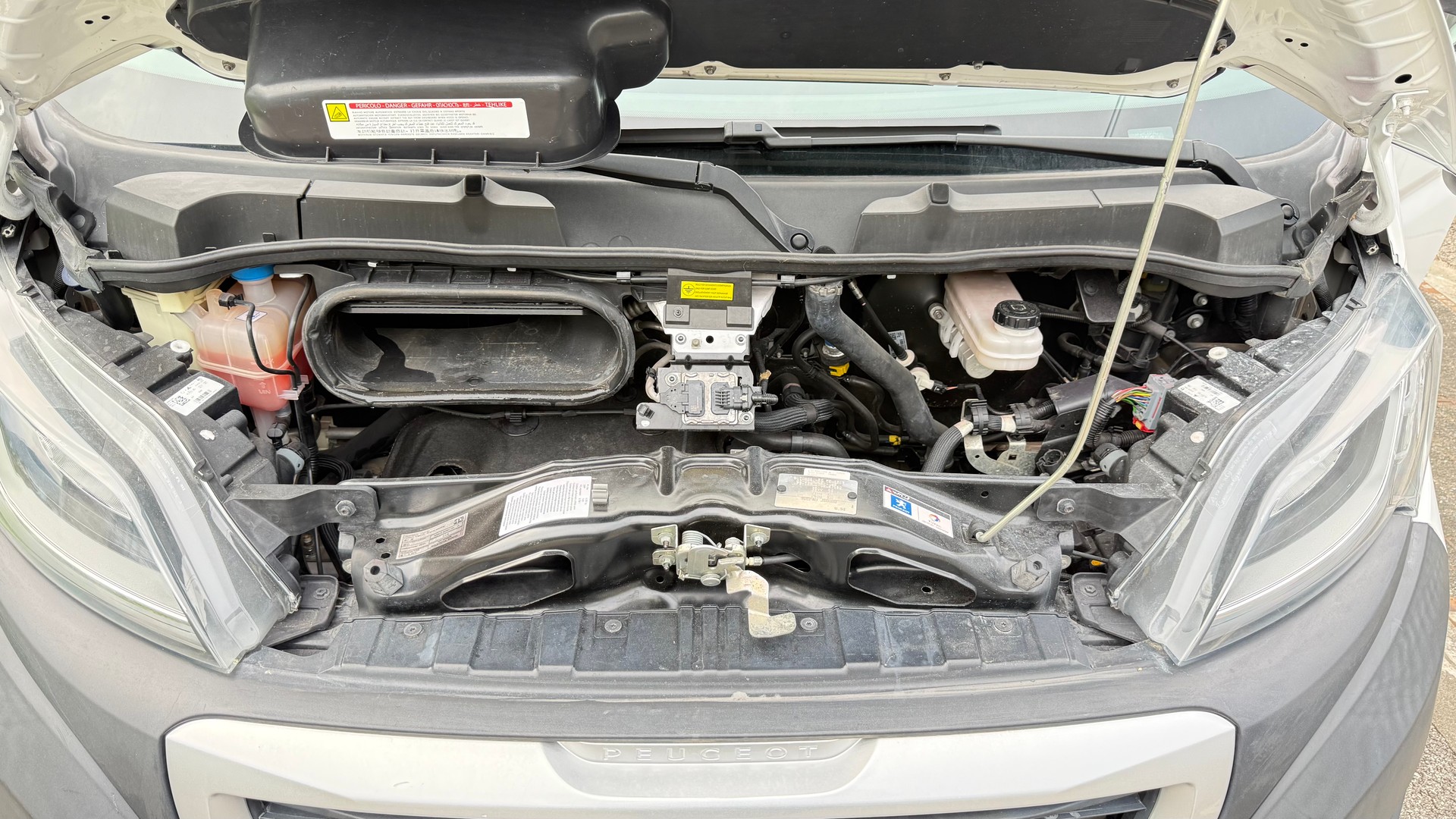 PEUGEOT Boxer 2.2 HDI 335 Pro L2-image-13