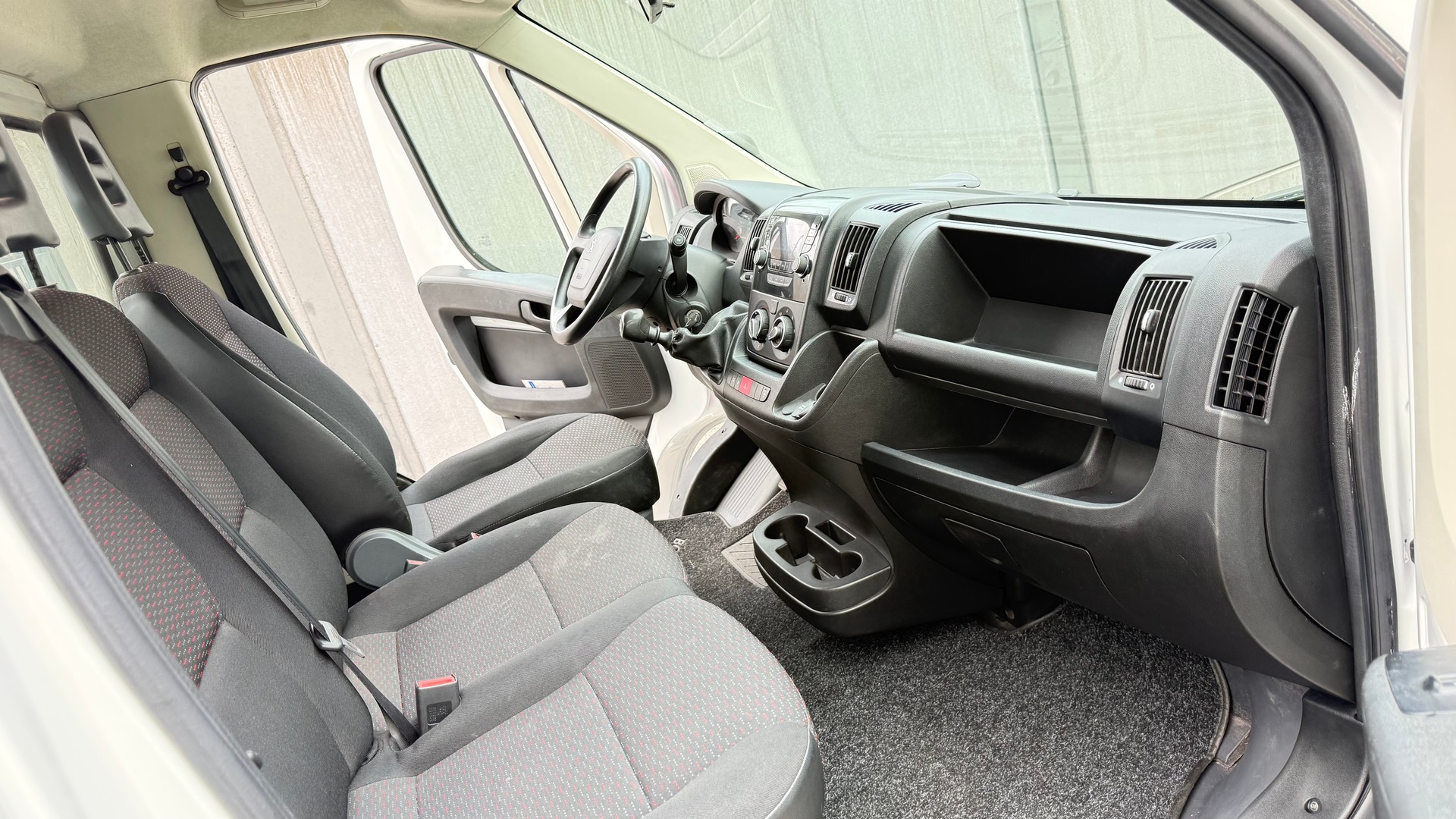 PEUGEOT Boxer 2.2 HDI 335 Pro L2-image-6