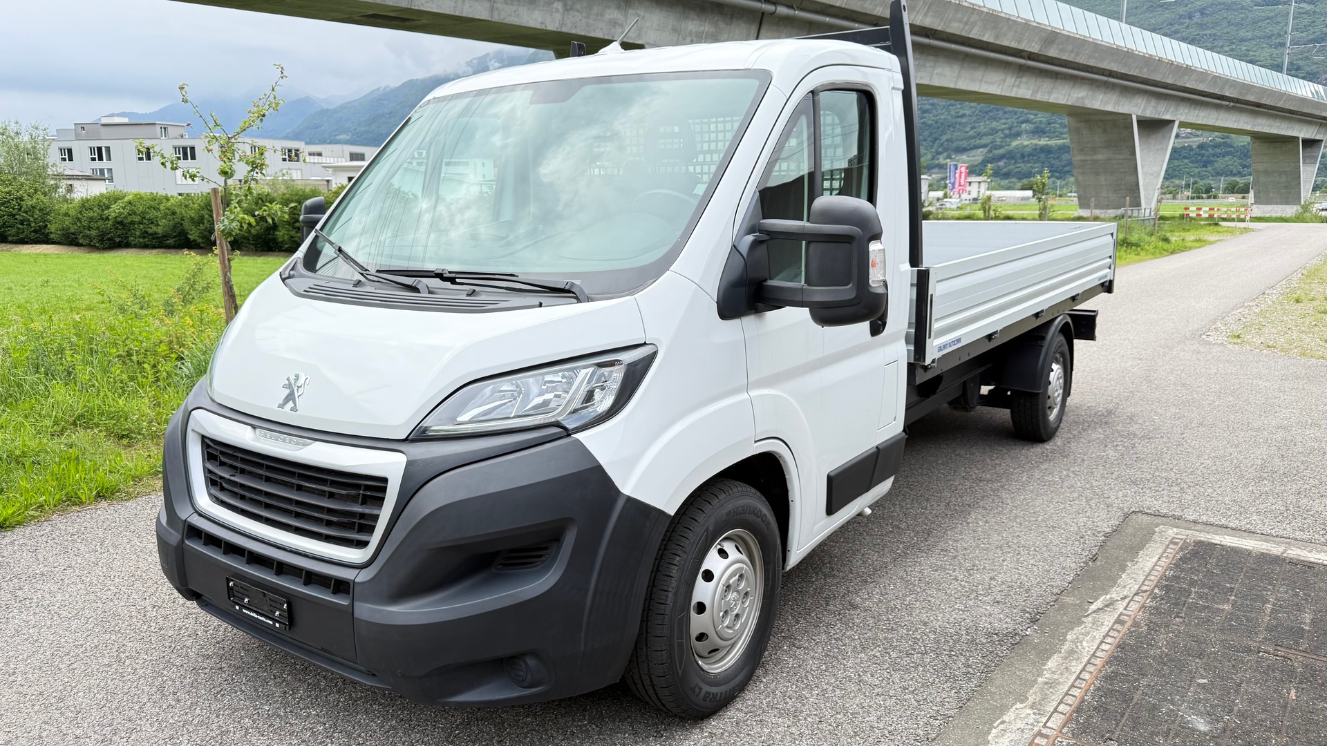PEUGEOT Boxer 2.2 HDI 335 Pro L2-image-2