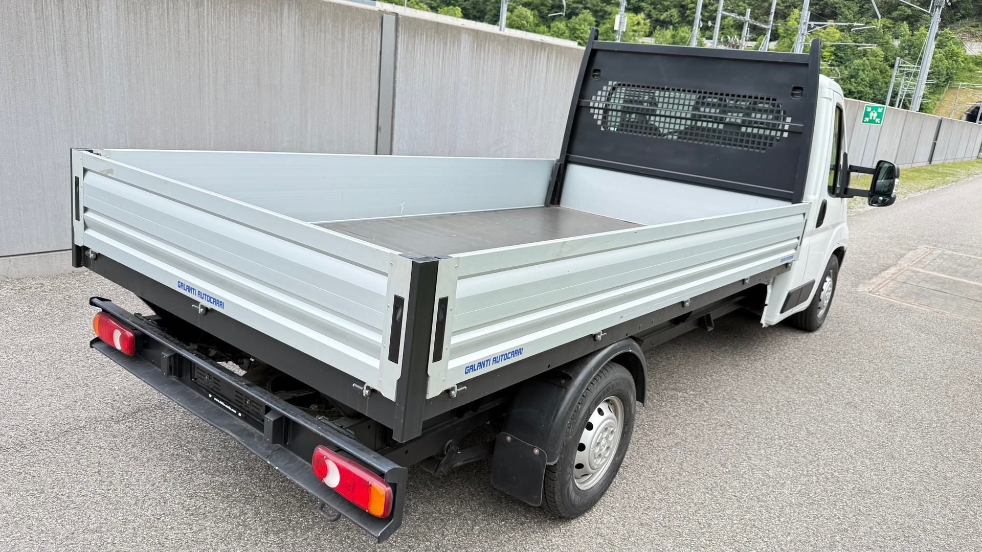 PEUGEOT Boxer 2.2 HDI 335 Pro L2-image-3