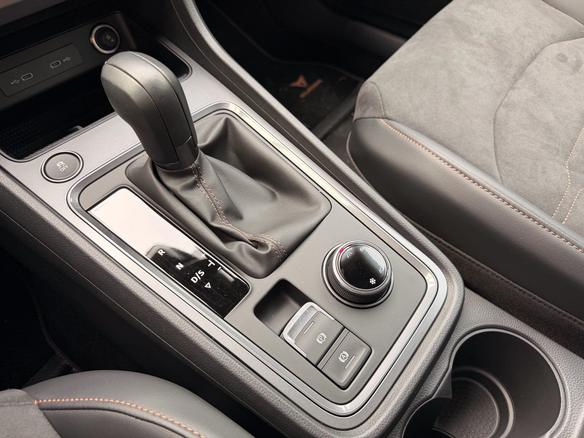 CUPRA Ateca 2.0 TSI 4Drive *** 360° KAMERA UND NUR 9'500KM !!! ***-image-23