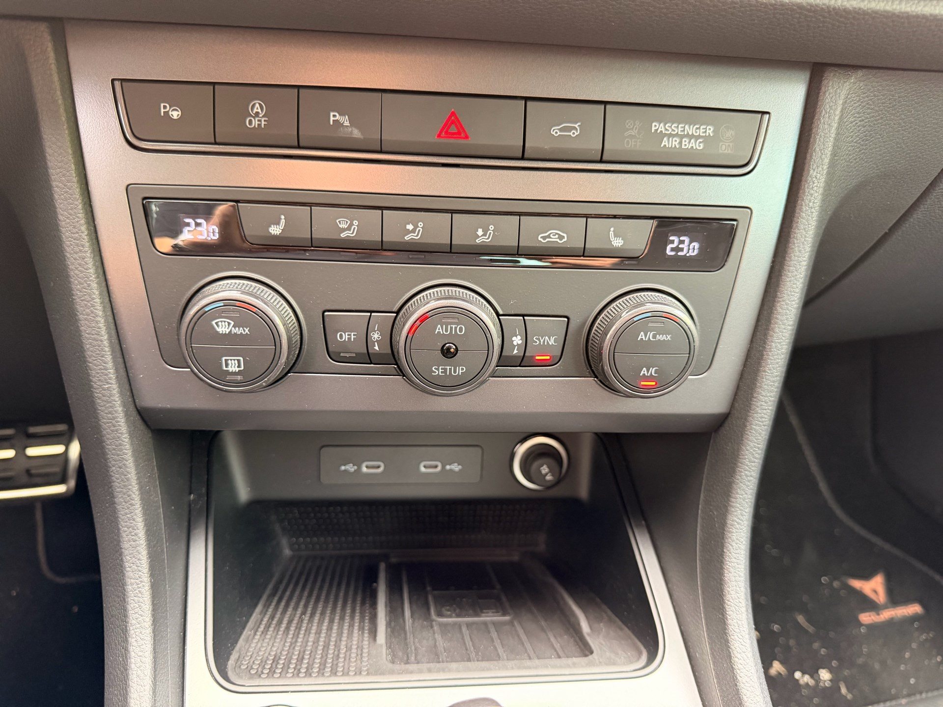 CUPRA Ateca 2.0 TSI 4Drive *** 360° KAMERA UND NUR 9'500KM !!! ***-image-22