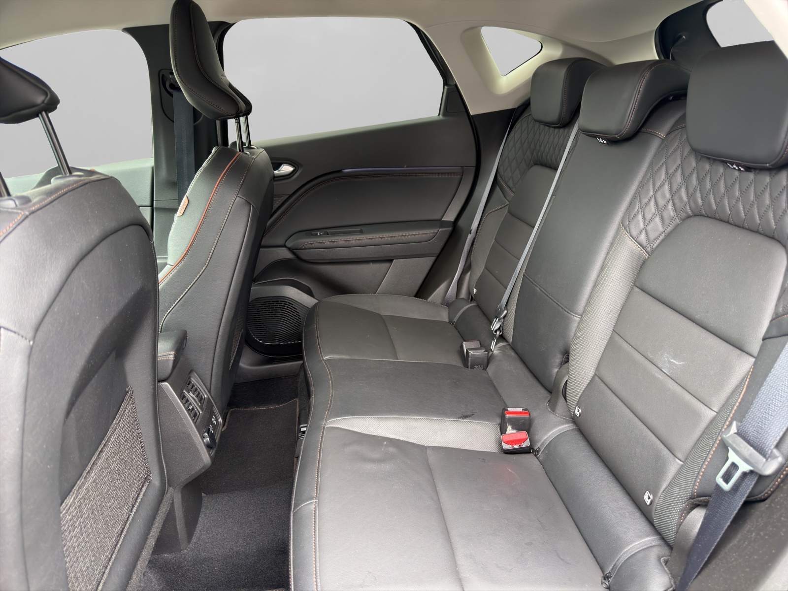 RENAULT Captur 1.3 TCe 140 Initiale EDC-image-8