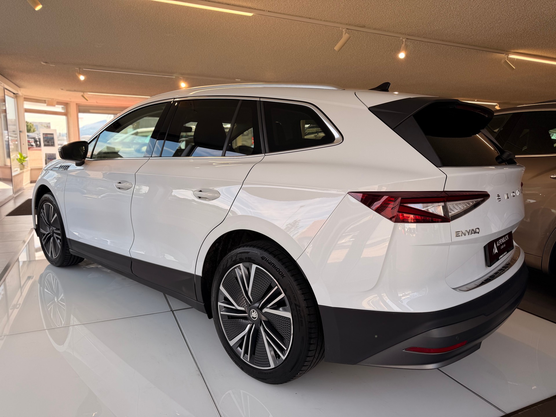 SKODA Enyaq iV 80-image-8