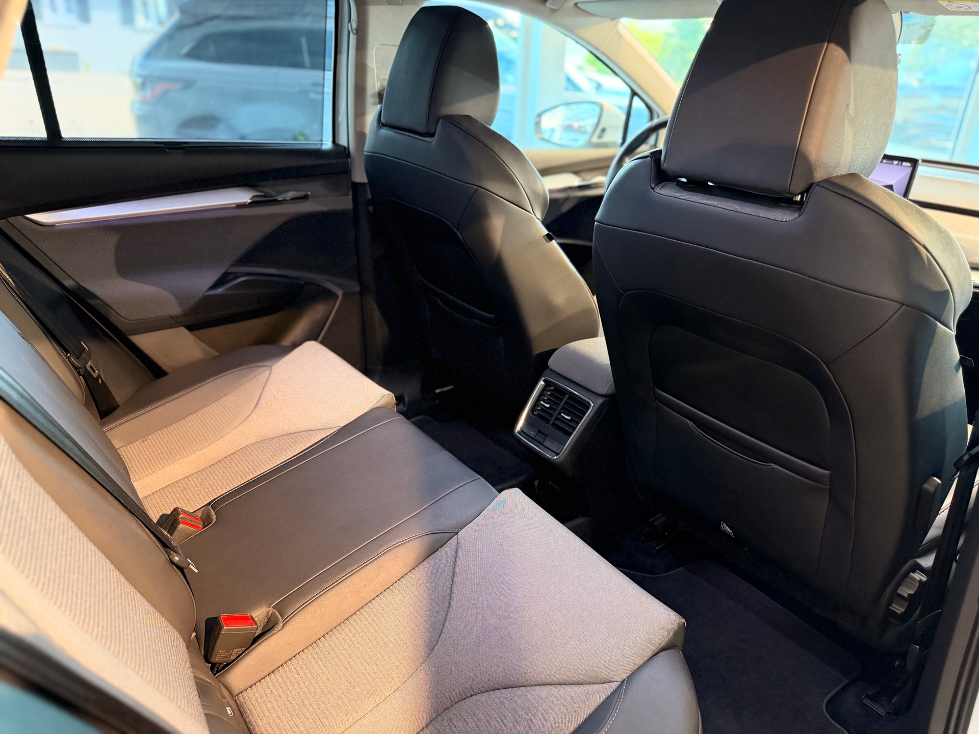 SKODA Enyaq iV 80-image-18