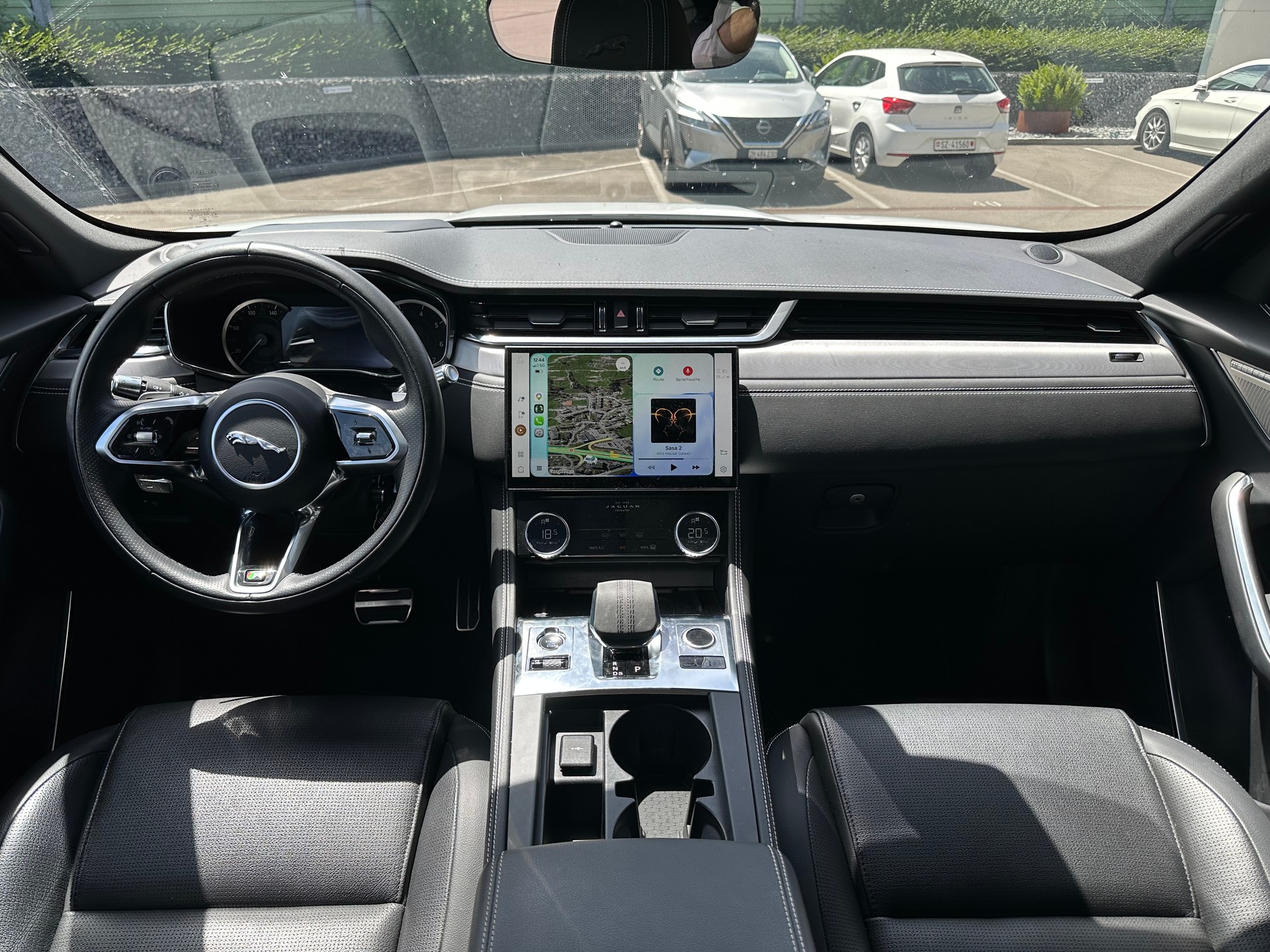 JAGUAR F-Pace 2.0 I4 250 R-Dynamic SE AWD / CH-Auslieferung-image-10