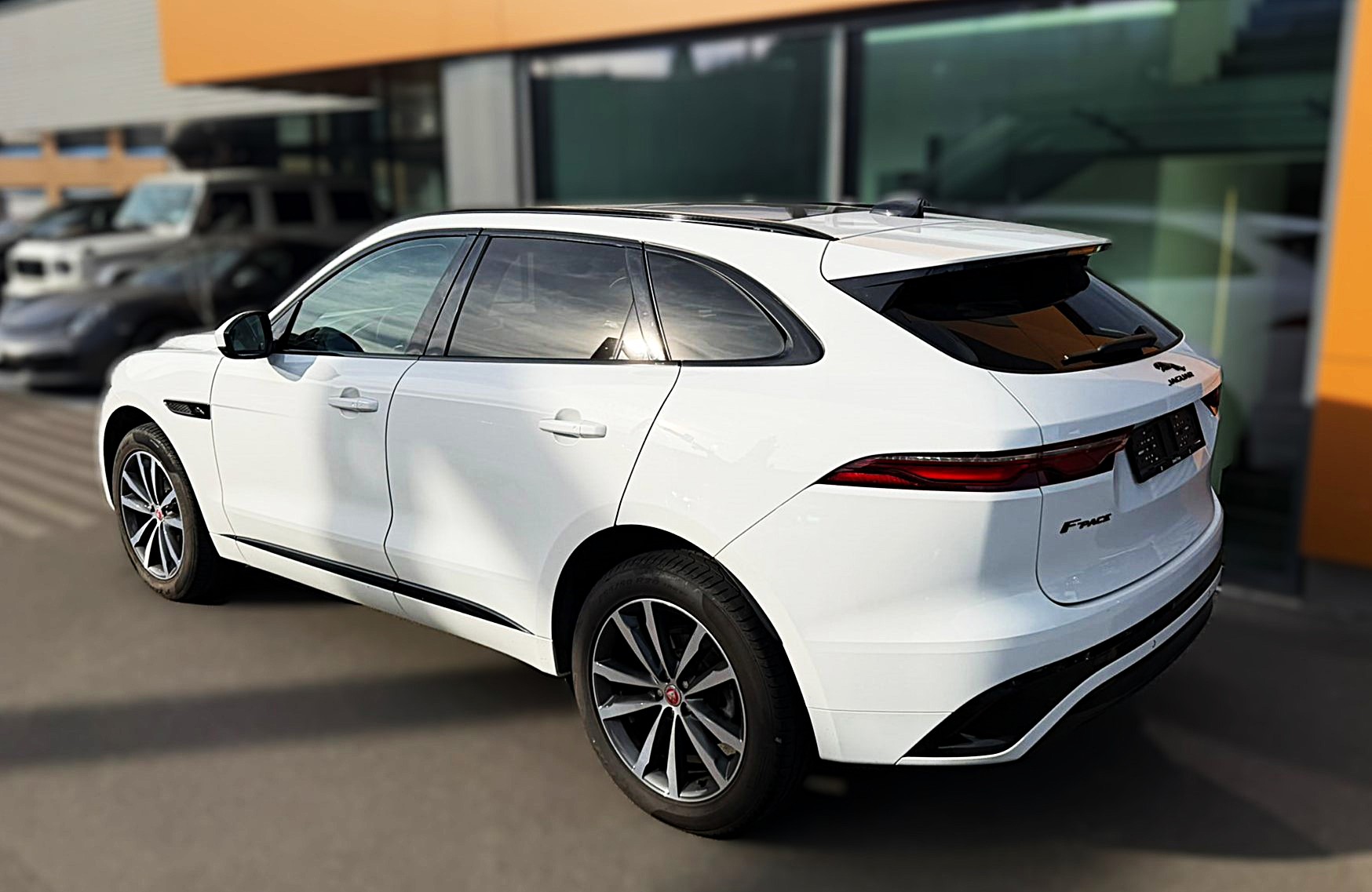 JAGUAR F-Pace 2.0 I4 250 R-Dynamic SE AWD / CH-Auslieferung-image-4