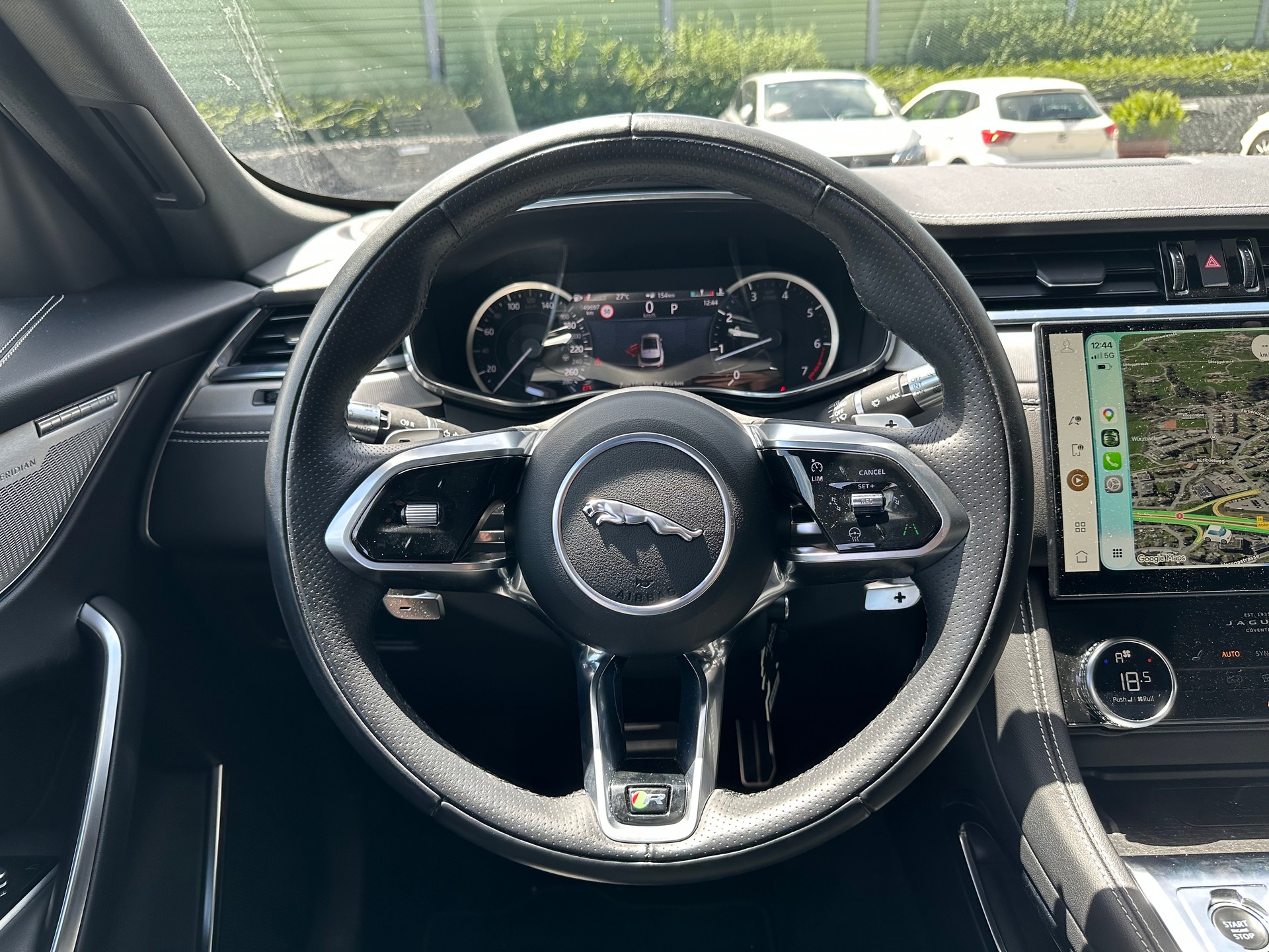 JAGUAR F-Pace 2.0 I4 250 R-Dynamic SE AWD / CH-Auslieferung-image-12
