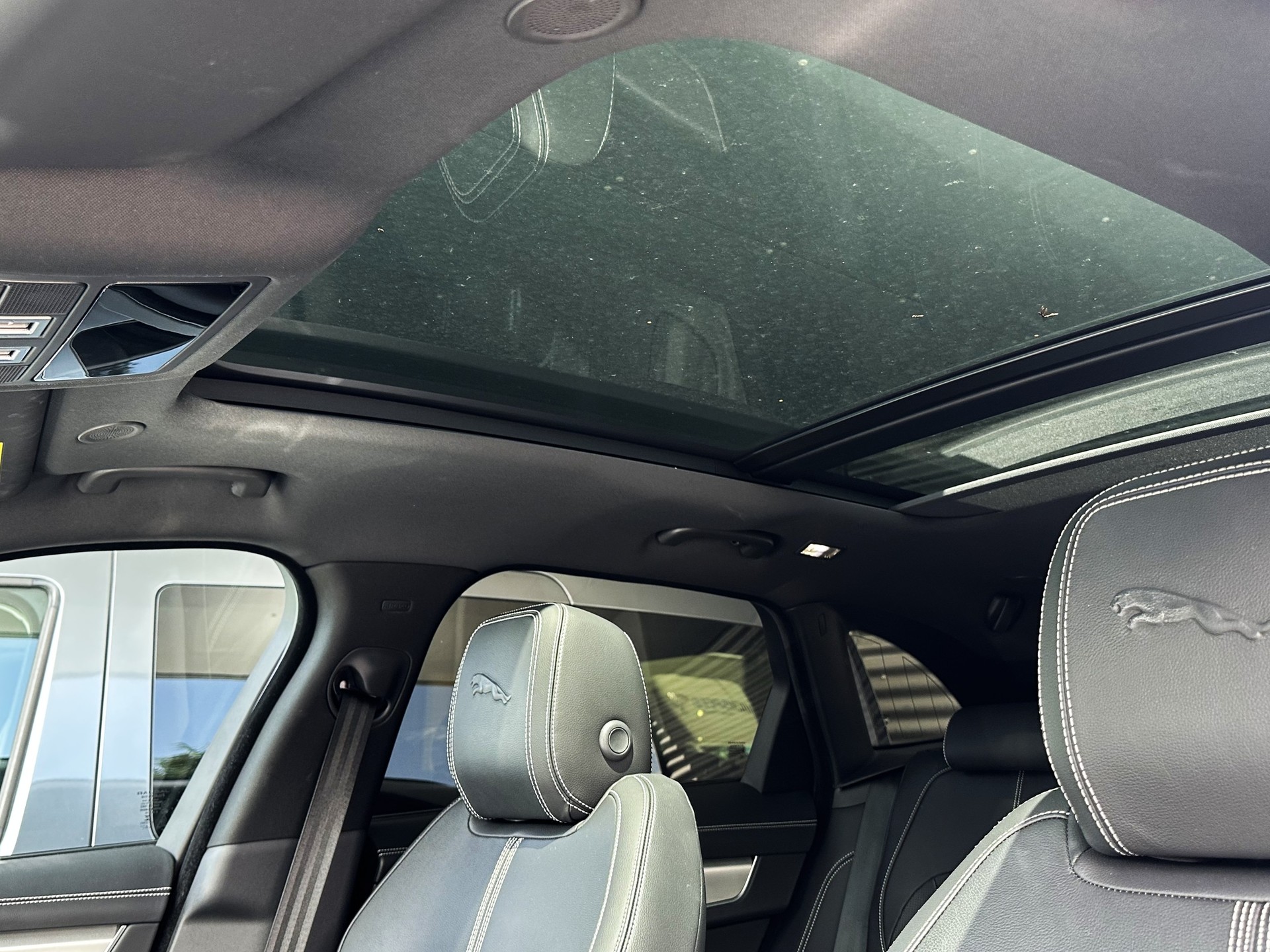 JAGUAR F-Pace 2.0 I4 250 R-Dynamic SE AWD / CH-Auslieferung-image-13