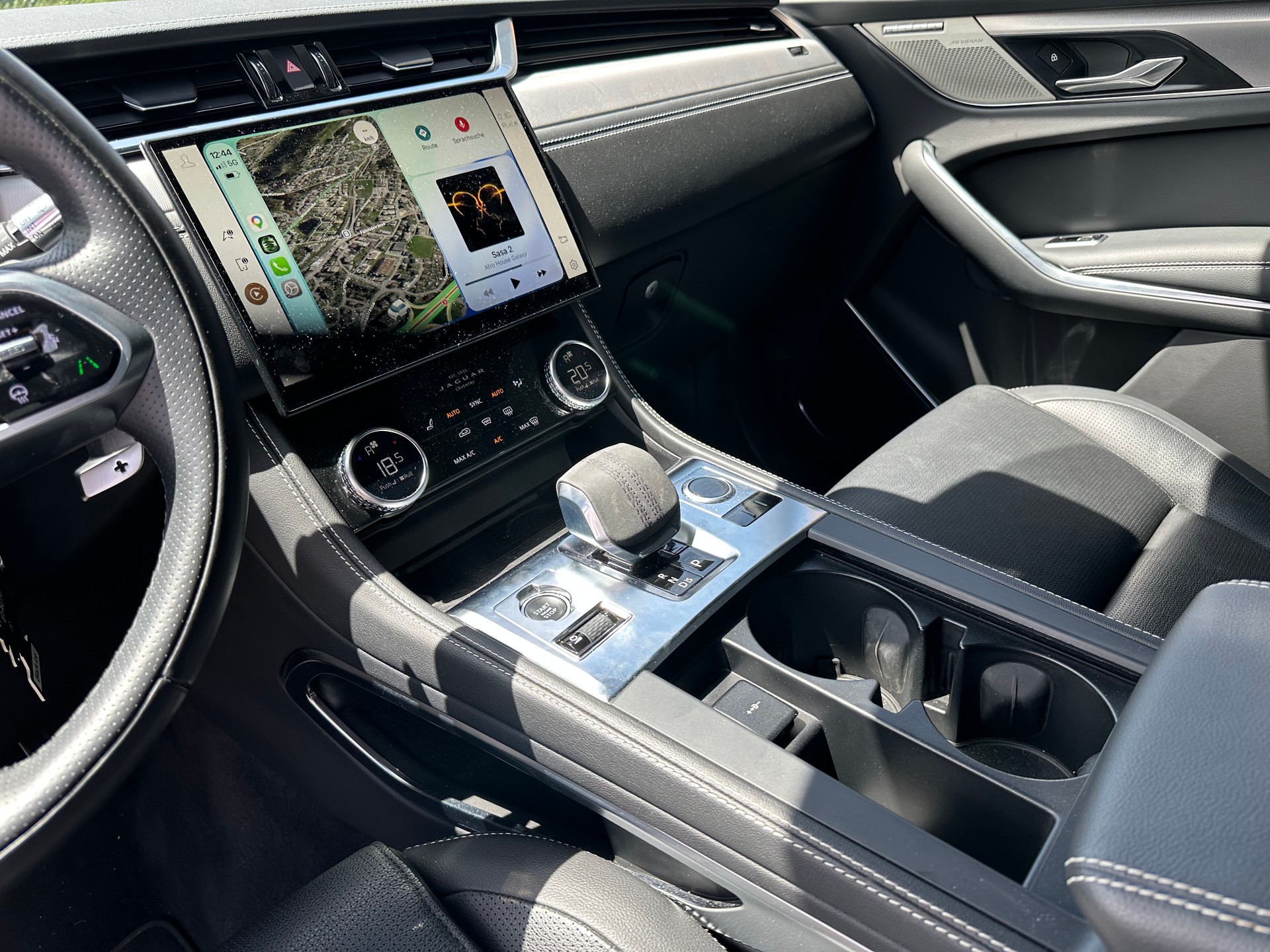 JAGUAR F-Pace 2.0 I4 250 R-Dynamic SE AWD / CH-Auslieferung-image-14
