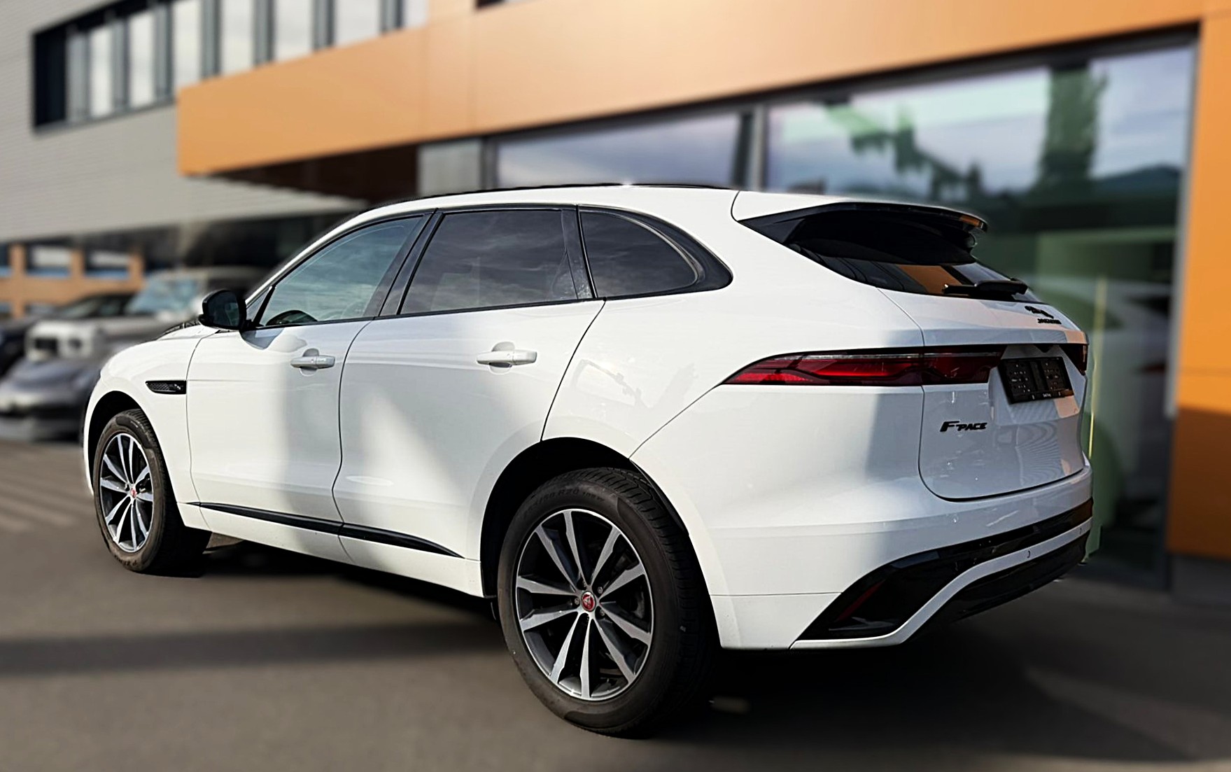 JAGUAR F-Pace 2.0 I4 250 R-Dynamic SE AWD / CH-Auslieferung-image-3