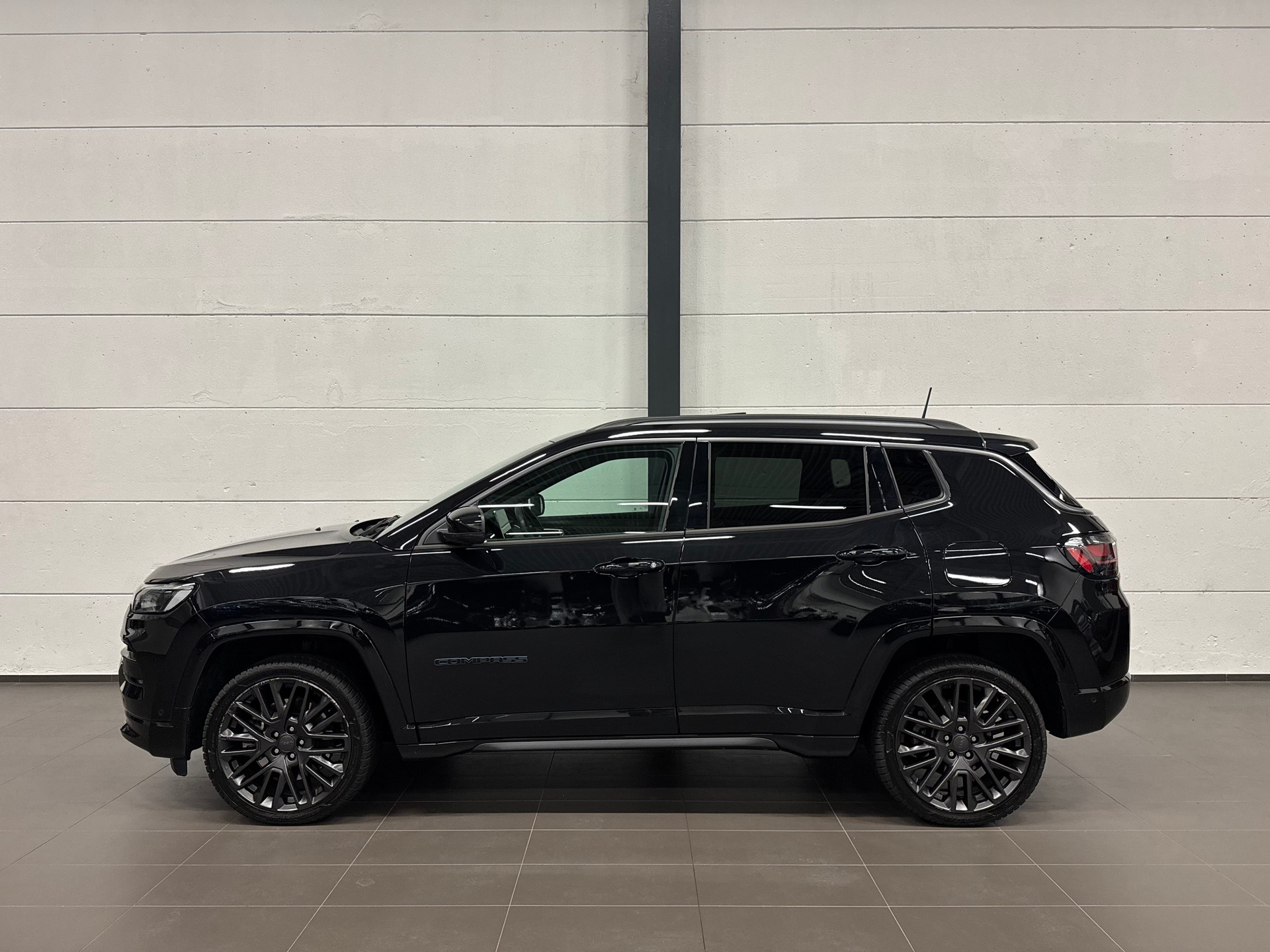 JEEP Compass 1.3 T PHEV S AWD-image-9
