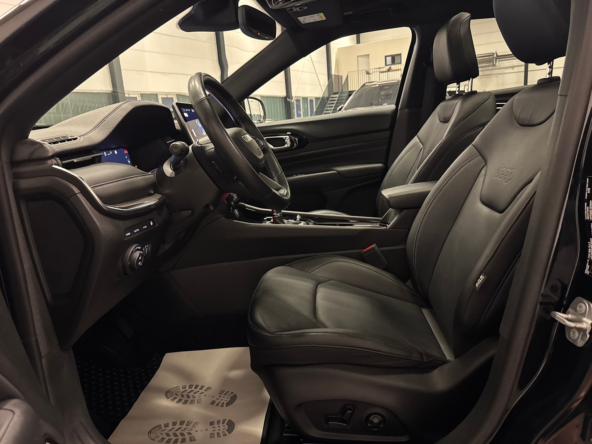 JEEP Compass 1.3 T PHEV S AWD-image-17