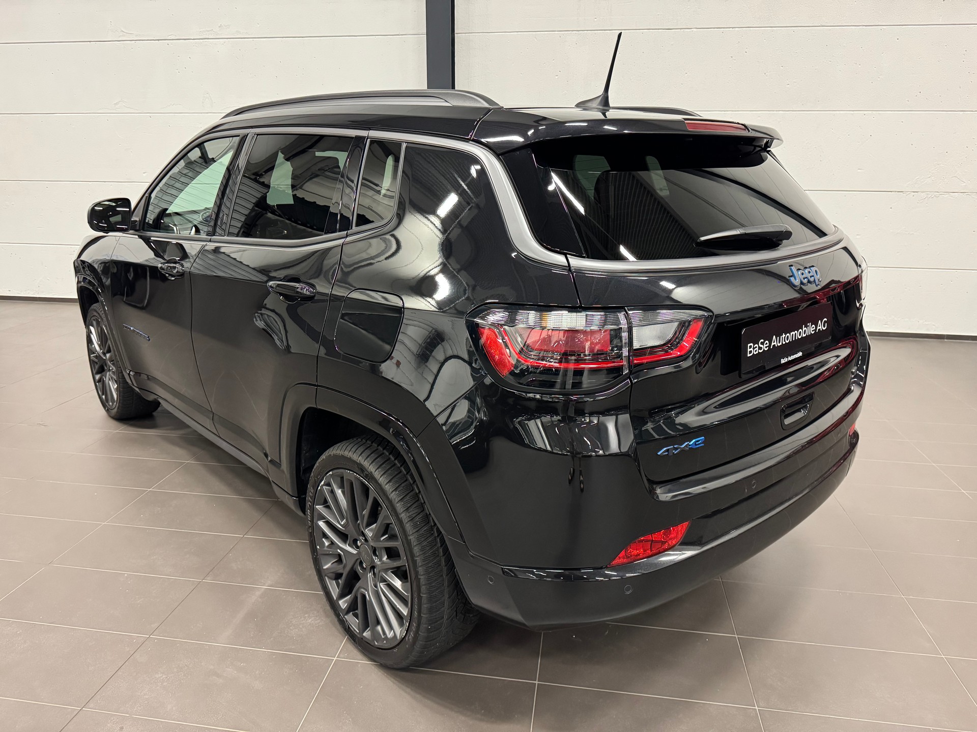 JEEP Compass 1.3 T PHEV S AWD-image-13