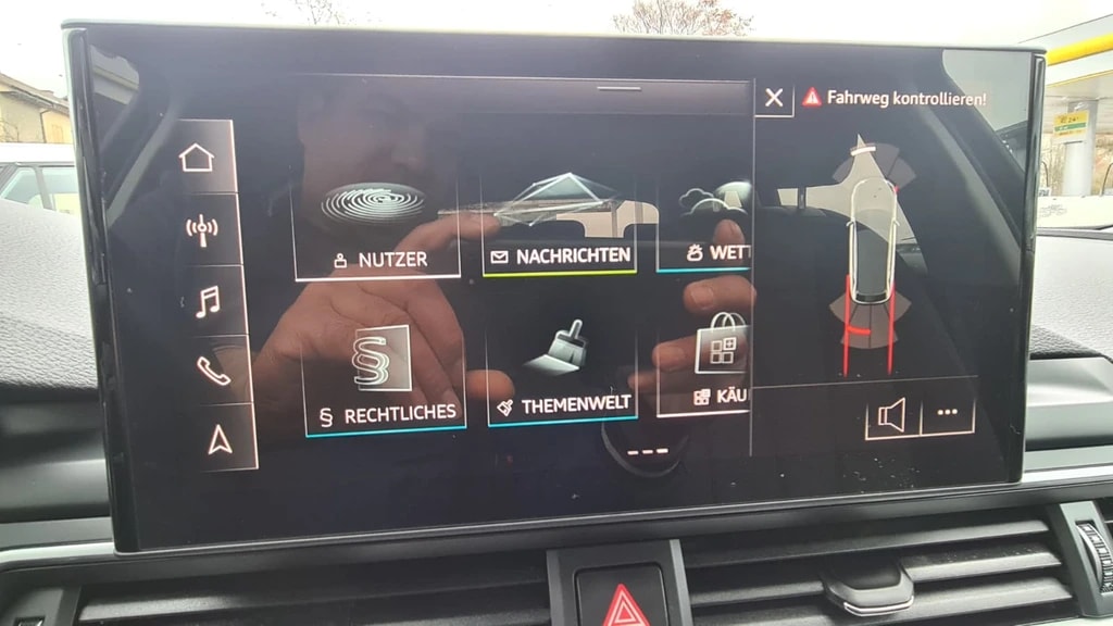 AUDI A4 Avant 40 TDI Attraction quattro S-tronic ** 204 PS ** Gr-Navi ** Abstandsregelsysteme ** Anh-Kupplung ** Modell 2023 **-image-9