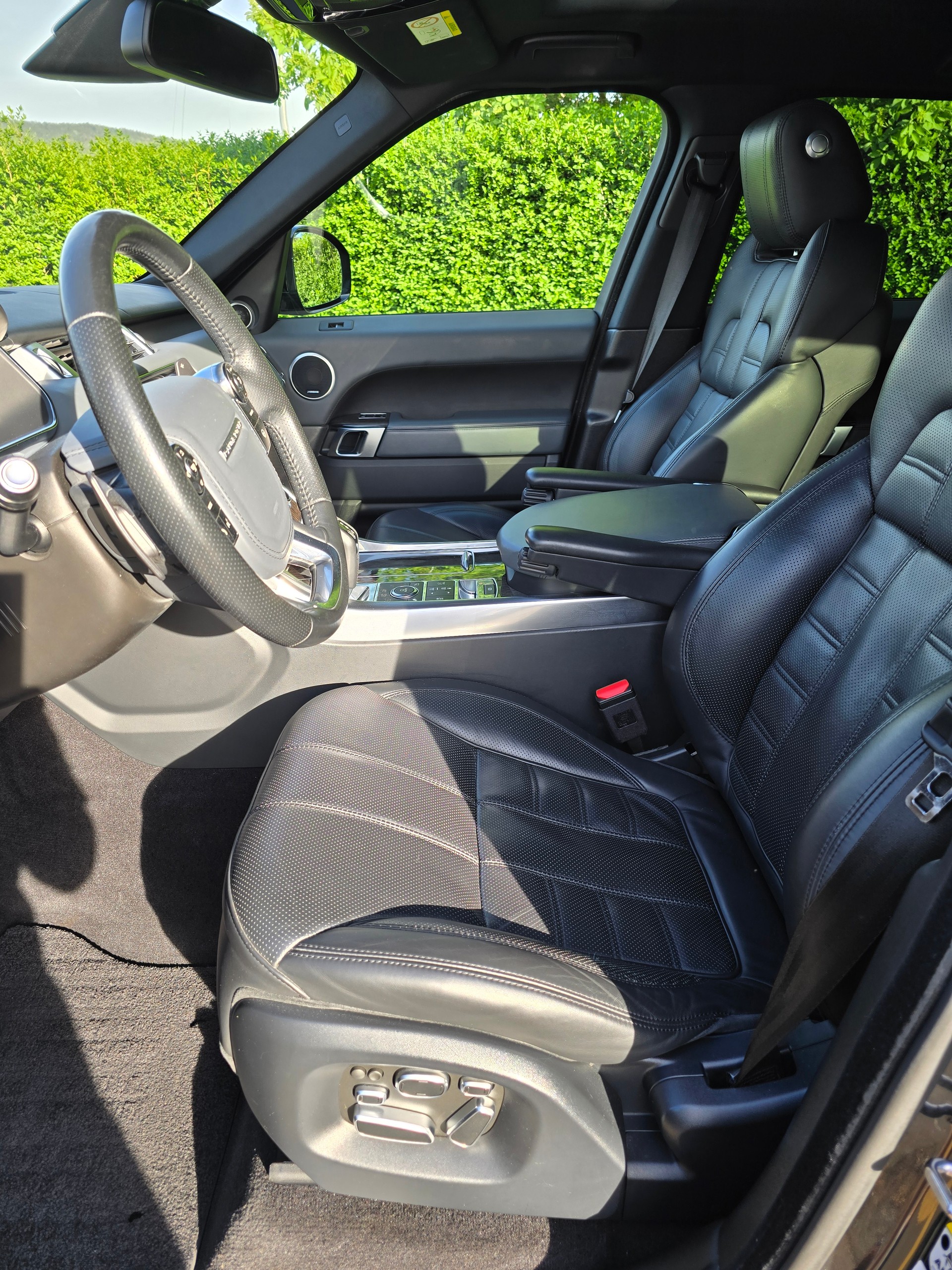 LAND ROVER 4.4 SDV8 Autobiography Dynamic A-image-13